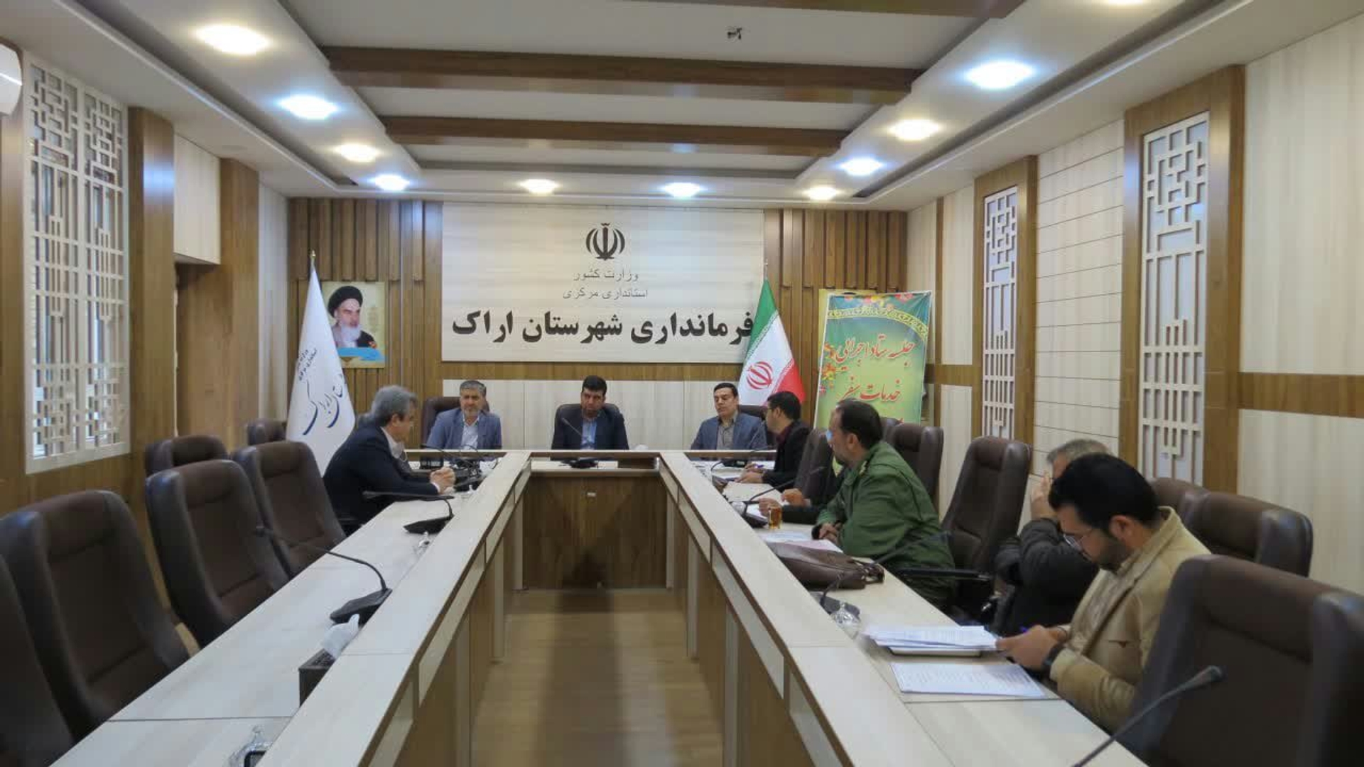 جلسه بررسی مشکلات اراضی فاز 3کوی شهید بهشتی اراک (هپکو) به ریاست هادی فرماندار شهرستان اراک وبا حضور داود آبادی مدیر عامل شرکت برق منطقه ای باختر ودیگر مدعوین درمحل سالن جلسات فرماندار اراک برگزار ومصوبات لازم جهت اجرایی شدن به ادارت زیربط ارسال گردید