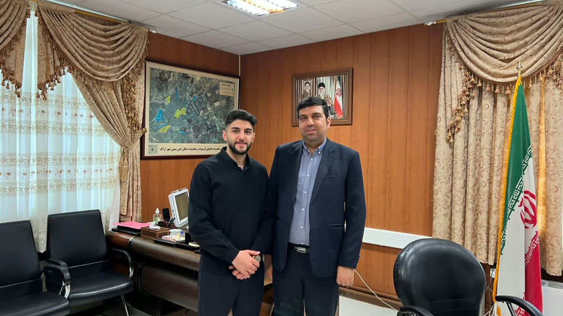 📸 تجلیل هادی فرماندار شهرستان اراک  از قهرمان جهان و افتخار شهر اراک