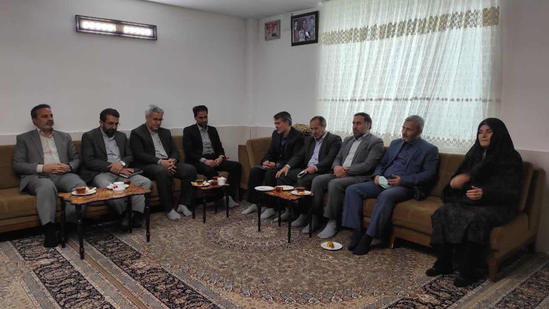 معاون سیاسی ، امنیتی و اجتماعی استاندار با خانواده شهید ولی اله بهروزی دیدار کرد