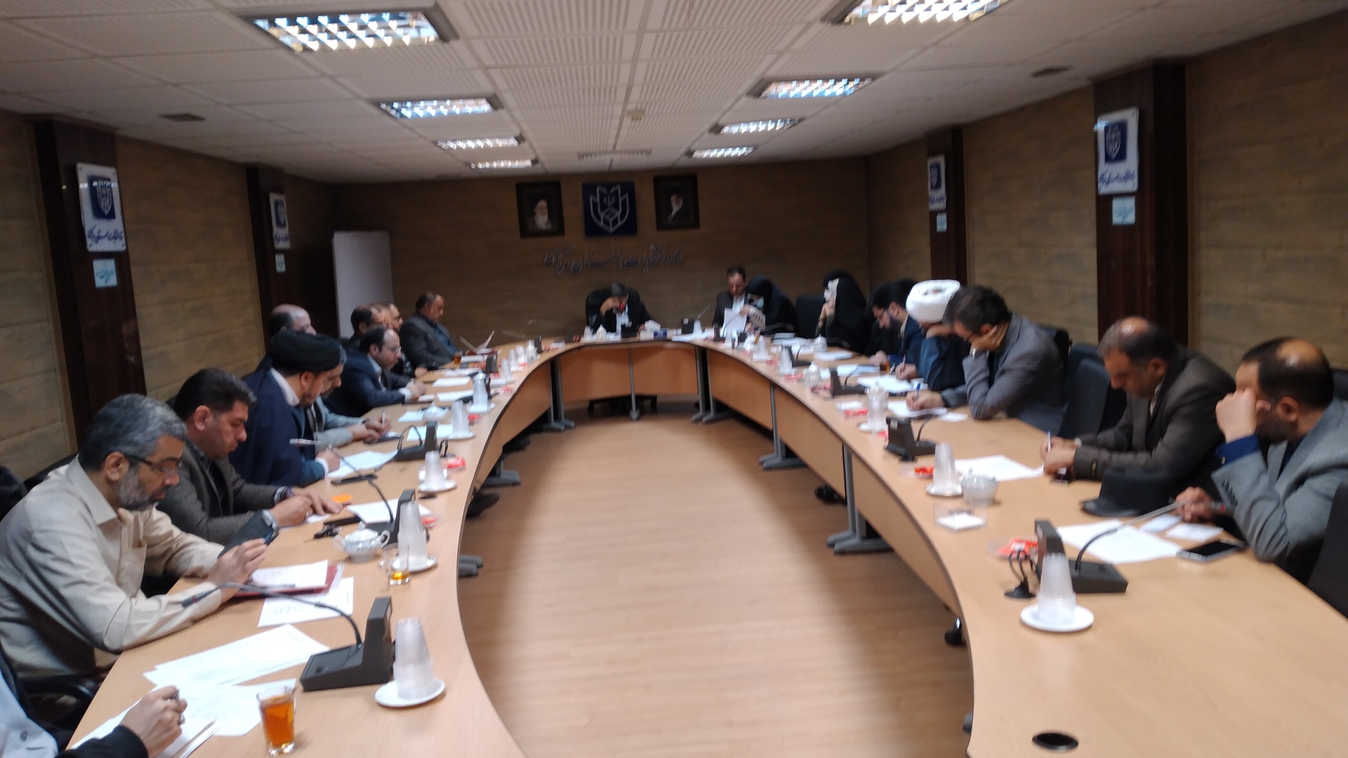 جلسه هم اندیشی تاسیس بنیاد بین المللی کربلایی کاظم ساروقی برگزار شد