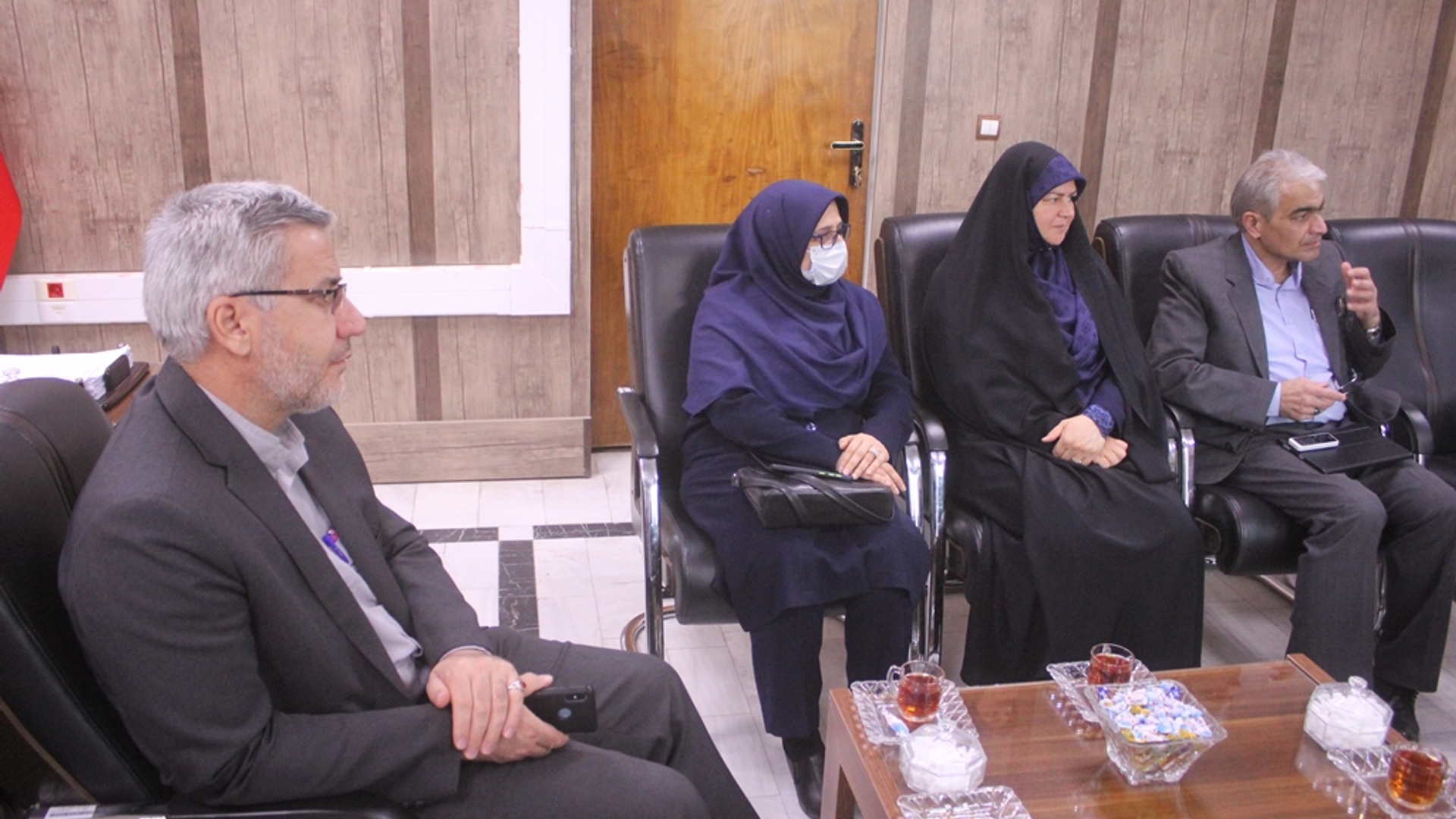 نشست فرماندار با مدیر کل انتقال خون استان برگزار شد