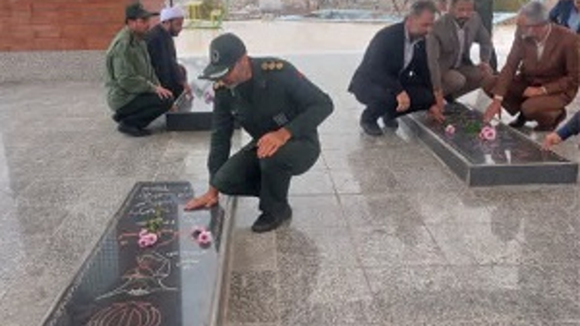 گلباران گلزار مطهر شهدای گمنام شهر شازند به مناسبت گرامیداشت روز شهدا