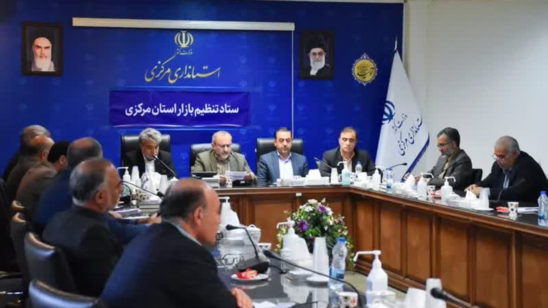 🔸ستاد تنظیم بازار استان مرکزی به ریاست استاندار مرکزی و با حضور معاون هماهنگی امور اقتصادی و توسعه منطقه ای استاندار، مدیرکل دفتر هماهنگی امور اقتصادی و اعضای مربوطه با دستور کنترل و تأمین کالاهای اساسی بازار شب عید و ماه مبارک رمضان برگزار شد.
استاندار مرکزی:اولویت اول  کنترل بازار، تأمین و فراوانی کالاهای اساسی و کالاهای مورد نیاز مردم است که در بهترین شرایط در چندین سال اخیر در حوزه کالای اساسی هستیم.
 همه شرایط برای تأمین کالا در ایام نوروز و ماه مبارک رمضان فراهم است و هیچ گونه نگرانی وجود ندارد و وضعیت از هر زمانی بهتر و امیدوار کننده است.
وظیفه اصلی در استان در هر شهری اعم از مرکز استان و شهرستان‌ها کنترل بازار و نظارت بر بازار با فرماندهی فرمانداران است که باید همانند سابق تلاش کرده و روزانه وضعیت بازار رصد و پایش شود، فرمانداران باید بازدید سرزده نیز داشته باشند.

 چهارشنبه ۲۴اسفند ماه ۱۴۰۱