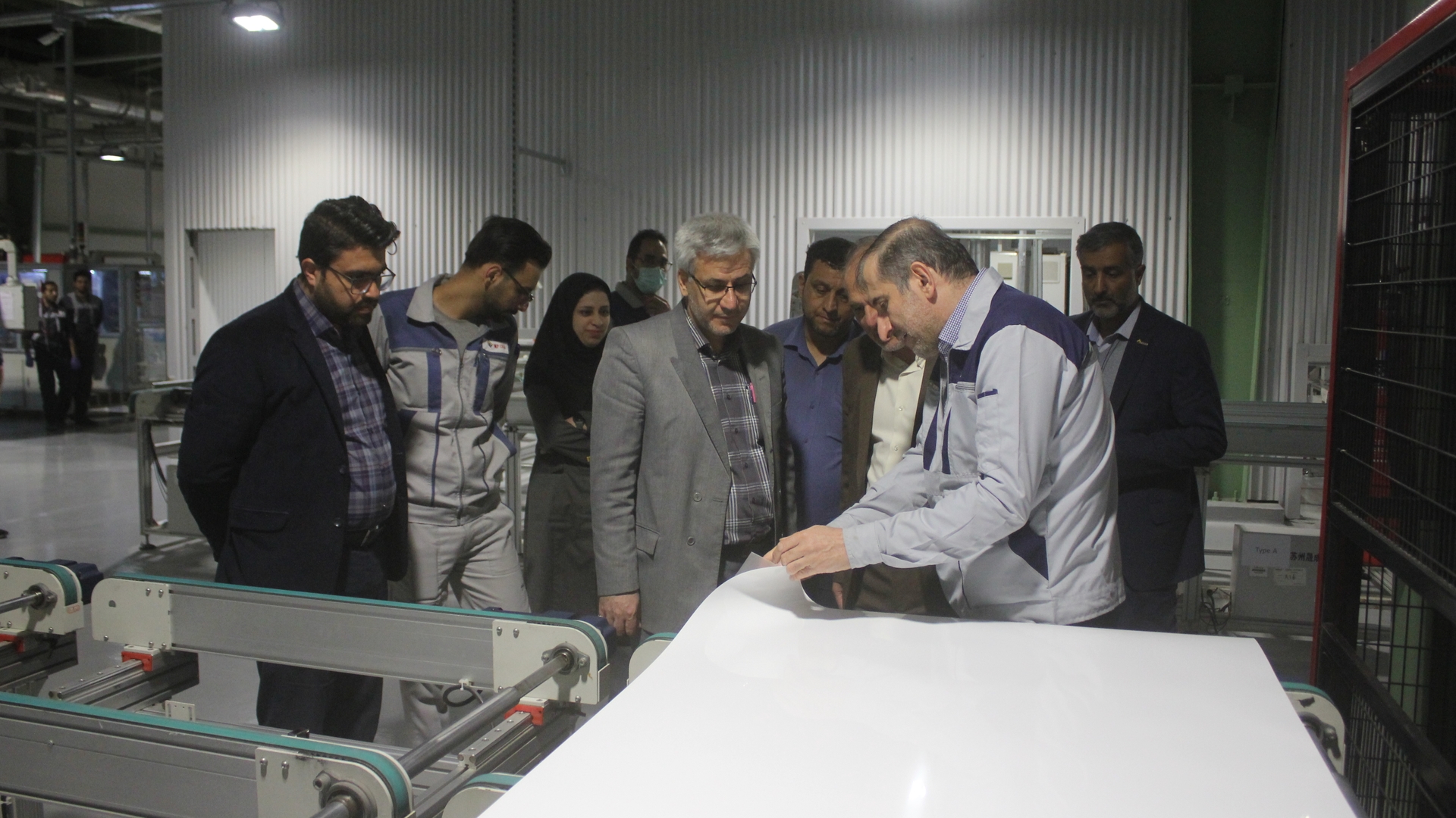 معاون هماهنگی امور عمرانی استانداری مرکزی از شرکت مانا انرژی پاک شهرستان خمین بازدید کرد