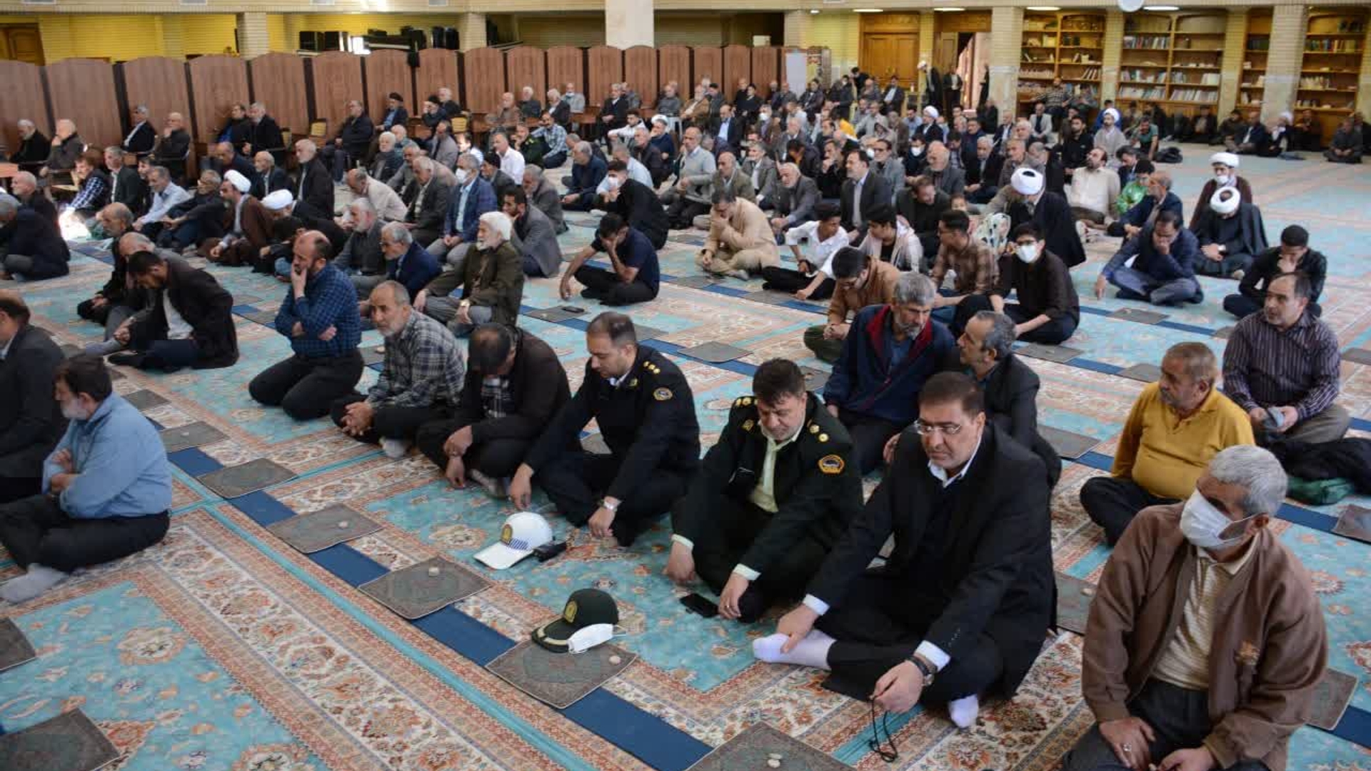 برپایی میز خدمت در نماز جمعه محلات.