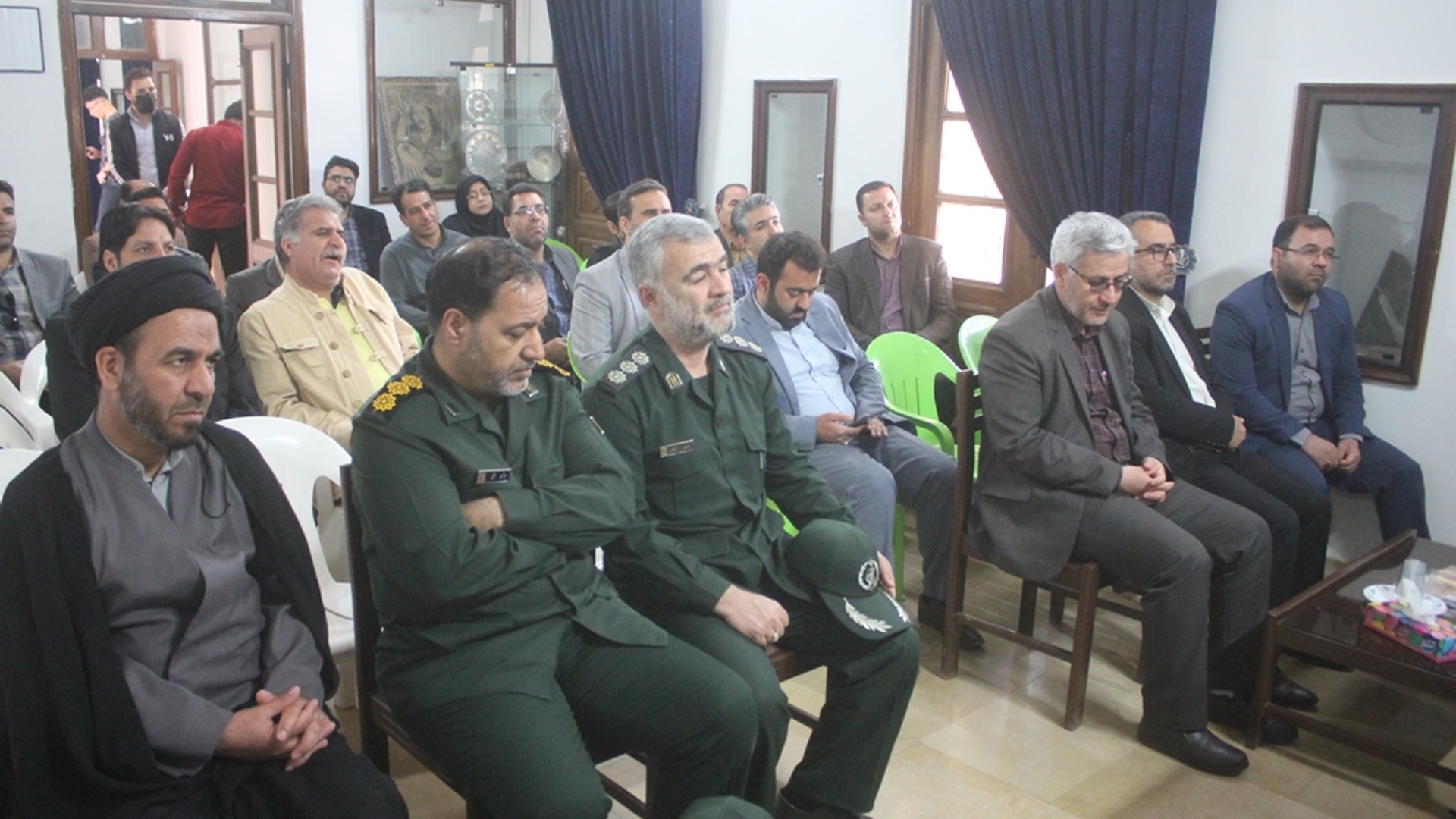 آئین رونمایی از اشیاء مکشوفه باستانی دستکندهای تهیق شهرستان خمین برگزار شد