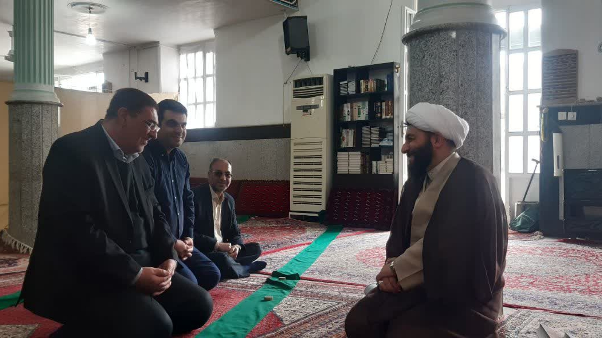 دیدار نوروزی با امام جمعه نیم ور و حضور در بین نمازگزاران مسجد امام حسین(ع) شهر نیم ور