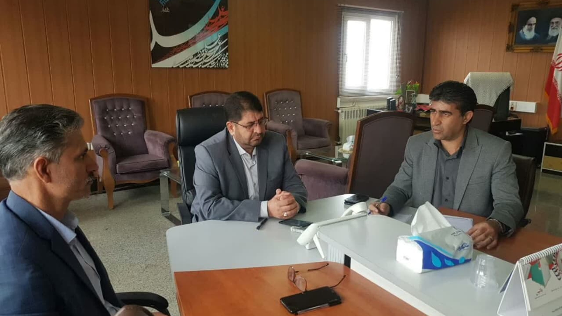 صبح امروز،جلسه بررسی مشکلات دستکند تفرش بریاست محمد رضا رضایی فرماندار و با حضور مویدی معاون فرماندار و اعضا در محل فرمانداری تشکیل و برگزار شد.