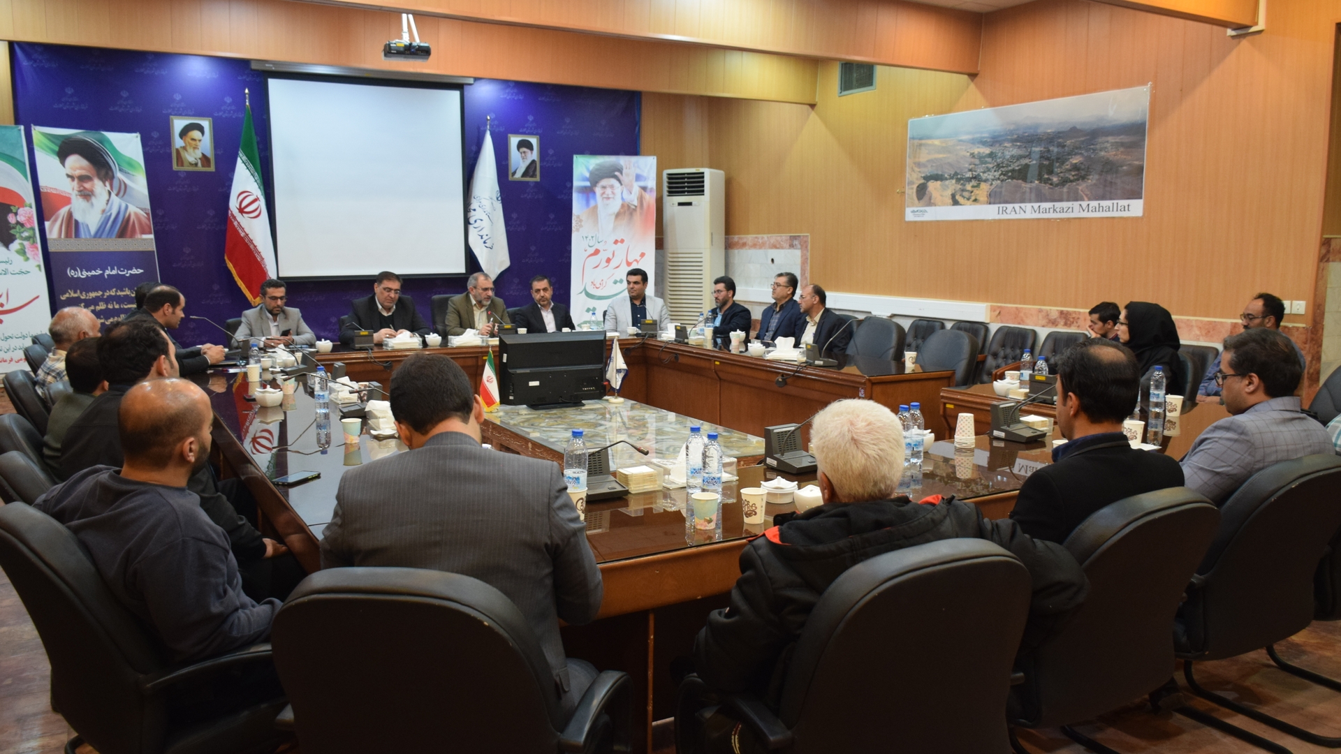 دیدار نوروزی کارکنان فرمانداری شهرستان محلات با استاندار مرکزی