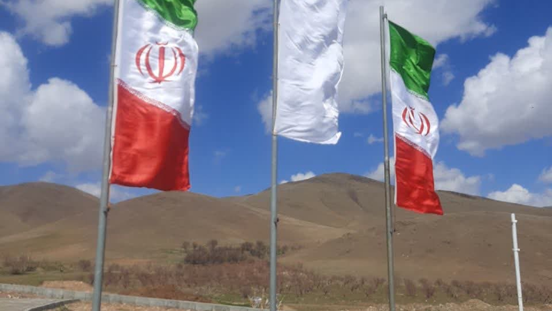 12 فروردین روز جمهوری اسلامی ایران مبارکباد