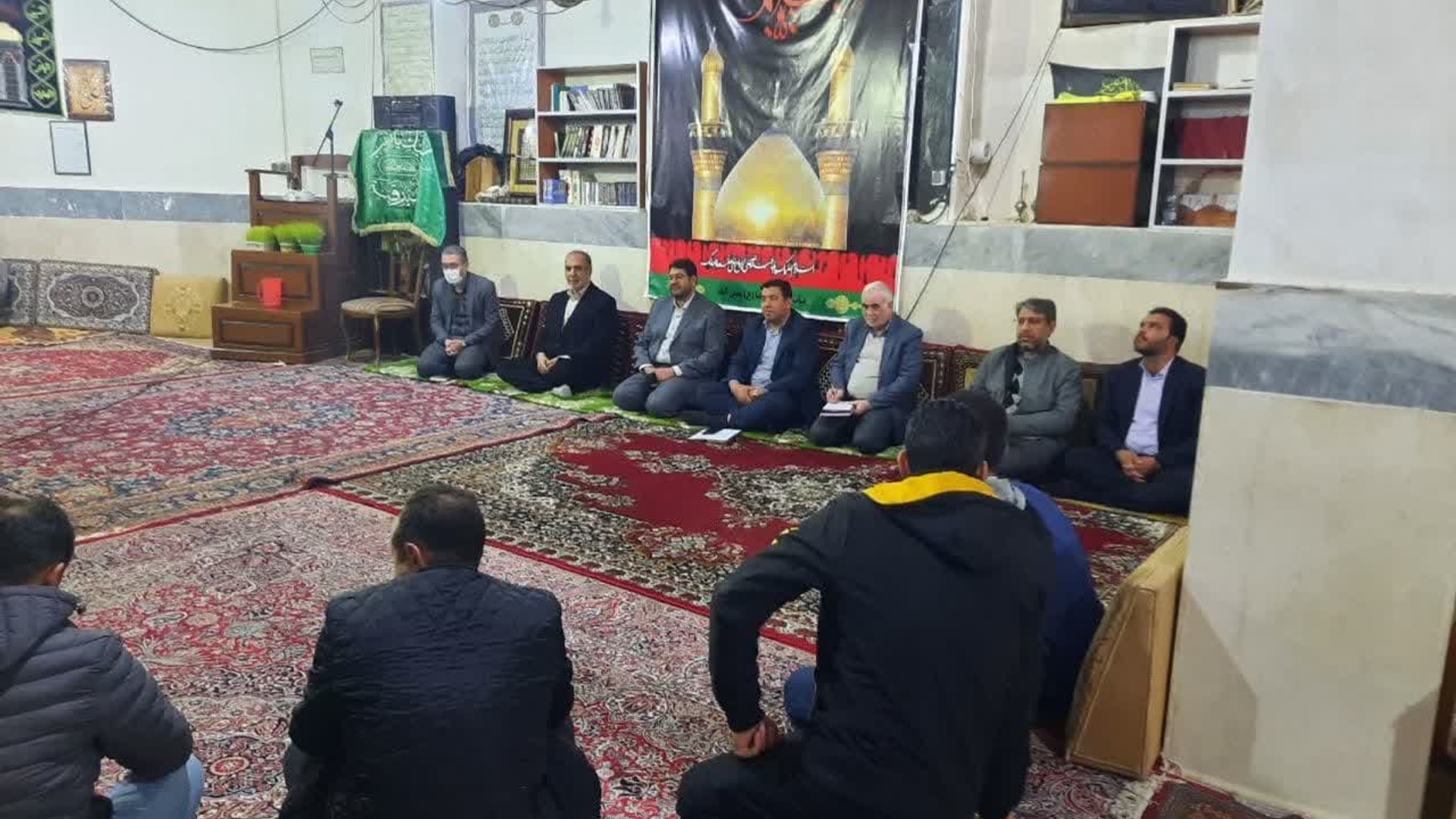 عصر امروز محمدرضارضایی فرماندارشهرستان ، بیاتی نماینده ،درودیان بخشدار مرکزی و جمعی از مدیران دستگاههای اجرایی با حضور در روستای #معین_آباد با اهالی این روستا دیدار نمودند.