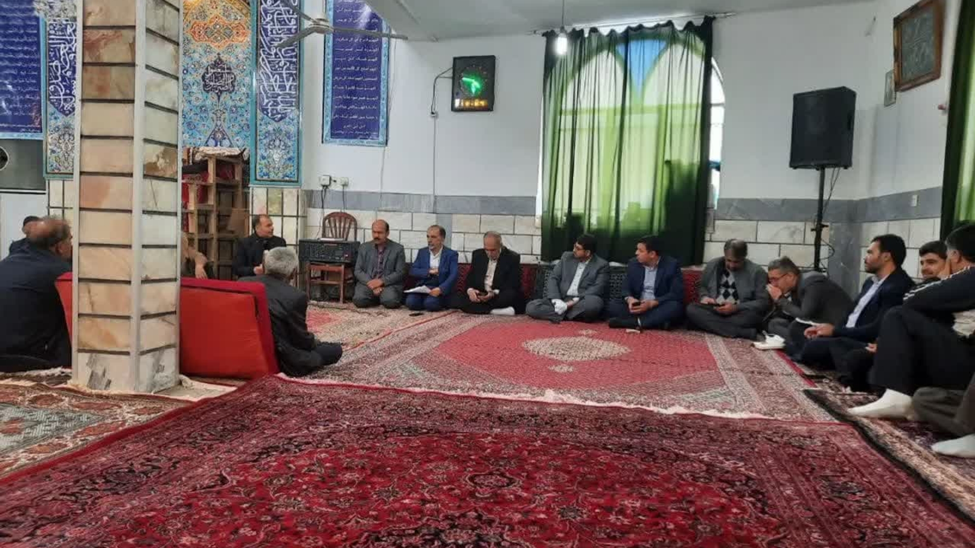 عصر امروز مهندس محمد رضا رضایی فرماندار،بیاتی نماینده مردم شهرستان ، درودیان بخشدار مرکزی و جمعی از مدیران دستگاههای اجرایی با حضور در روستای فسنگان با اهالی این روستا دیدار نمودند.