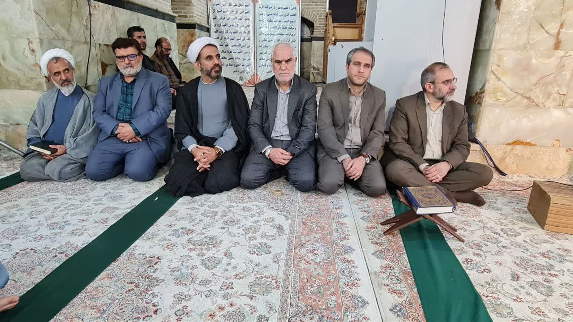 حضور مخلص الائمه استاندار مرکزی در مراسم جزخوانی و ترتیل قرآن کریم در بقعه متبرکه امامزاده سیداسحاق(ع)