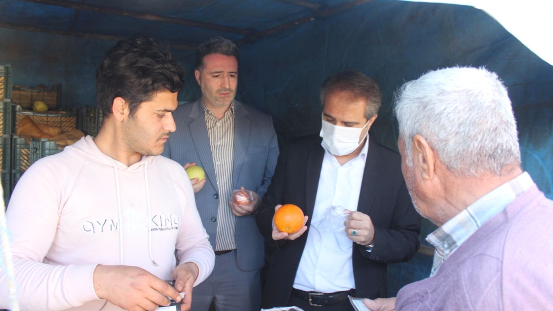 حضور میدانی مهدی الیاسی معاون استاندار و فرماندار ویژه در بازار ساوه