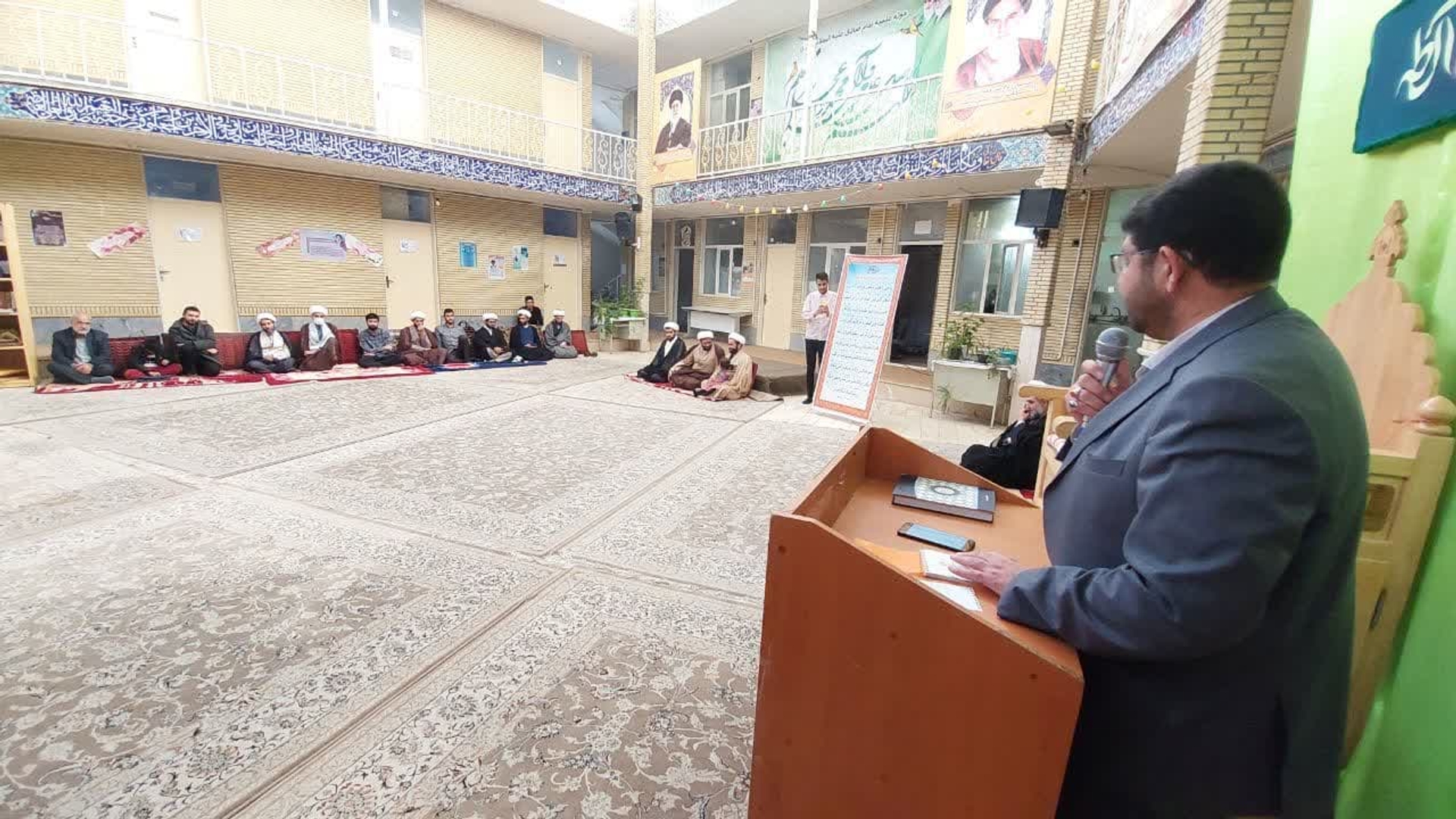 گردهمایی ائمه جماعات با حضور محمد رضا رضایی فرماندار شهرستان تفرش، حجت‌الاسلام والمسلمین مردان پور معاونت تبلیغ حوزه علمیه قم و با حضور مبلغین و روحانیون در حوزه علمیه امام صادق شهرستان تفرش برگزار شد.