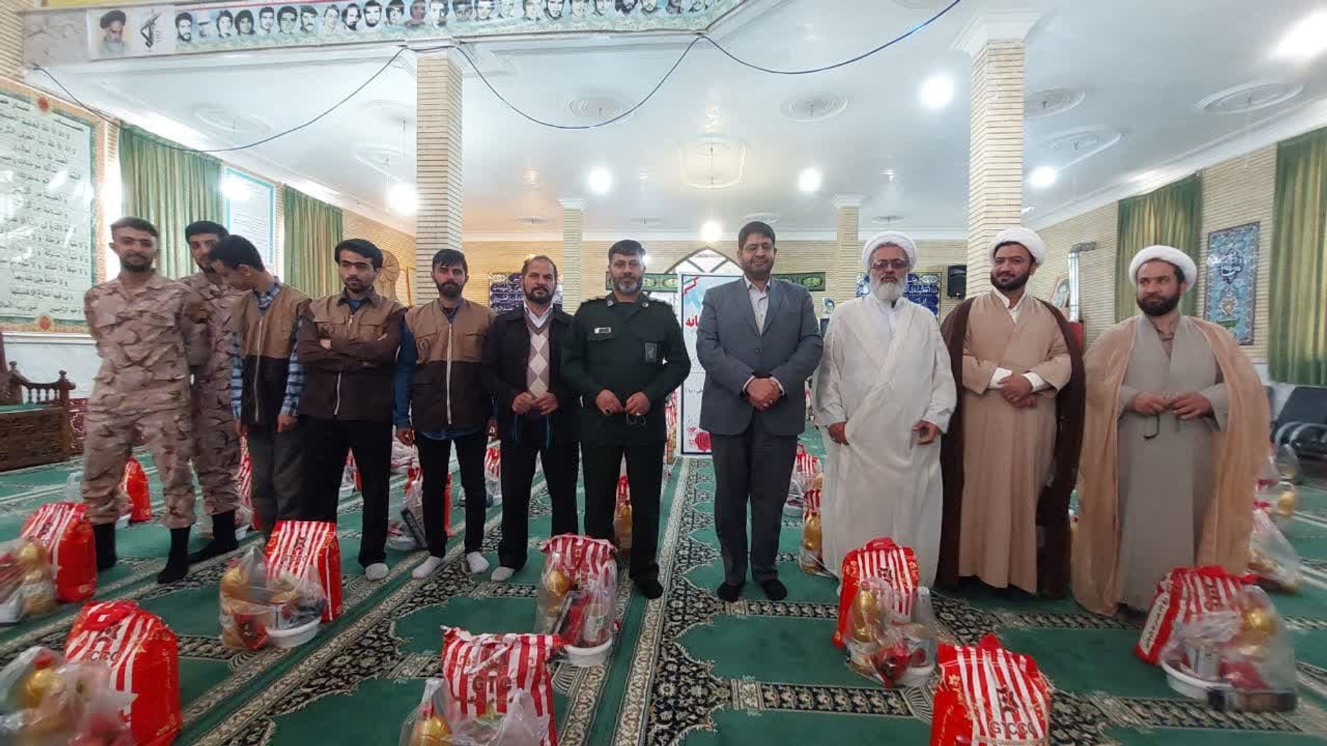 امروز اولین رزمایش کمک های مومنانه شهرستان تفرش در سال ۱۴۰۲ به مناسبت تولد کریم اهل بیت حضرت امام حسن مجتبی بصورت محله محور در دو محله توزیع شد.