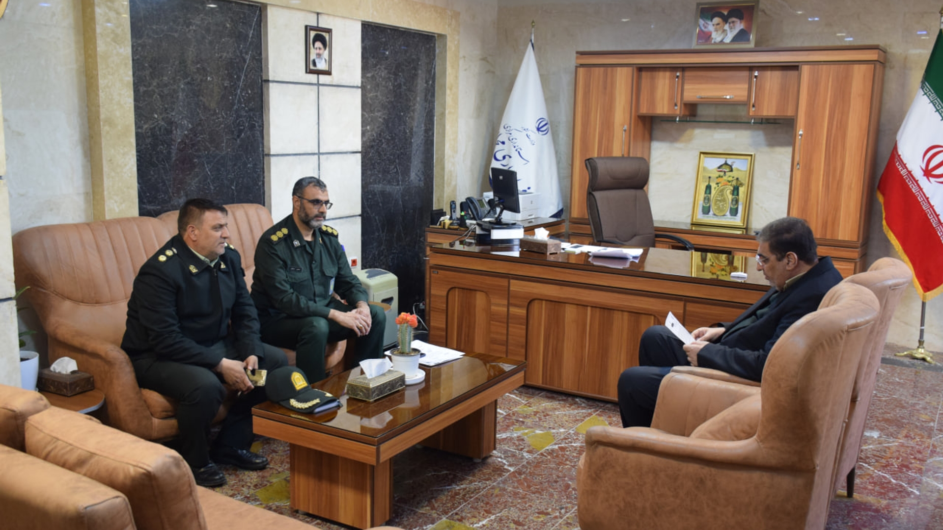 دیدار فرماندهان سپاه و نیروی انتظامی با فرماندار