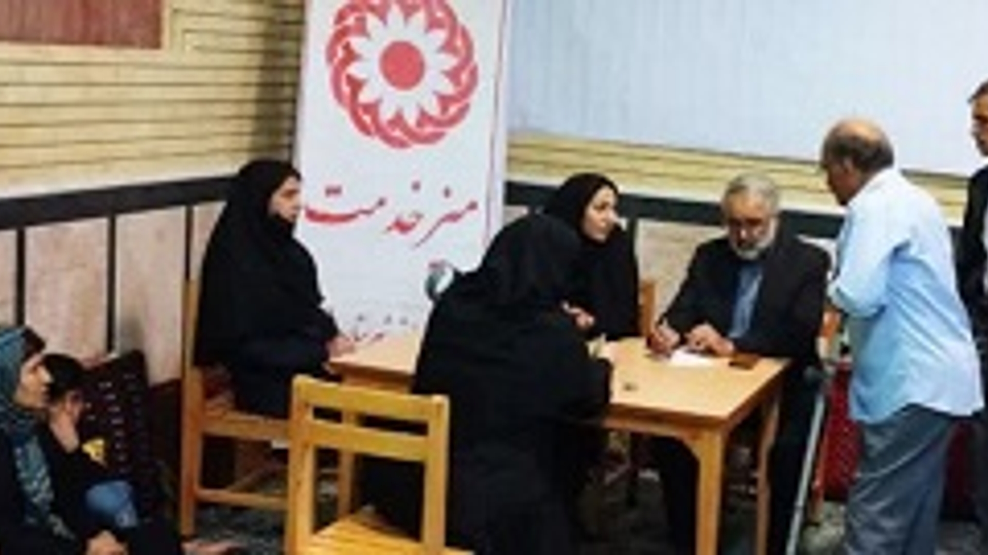برگزاری میز خدمت برای توانخواهان بهزیستی در شهر مهاجران