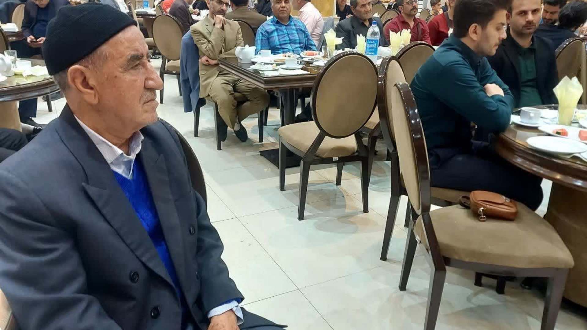 📸 حضورهادی فرماندار شهرستان اراک و آصفری  نماینده مردم اراک  کمیجان و خنداب در مجلس شورای اسلامی در جمع اصناف و کسبه بازار اراک