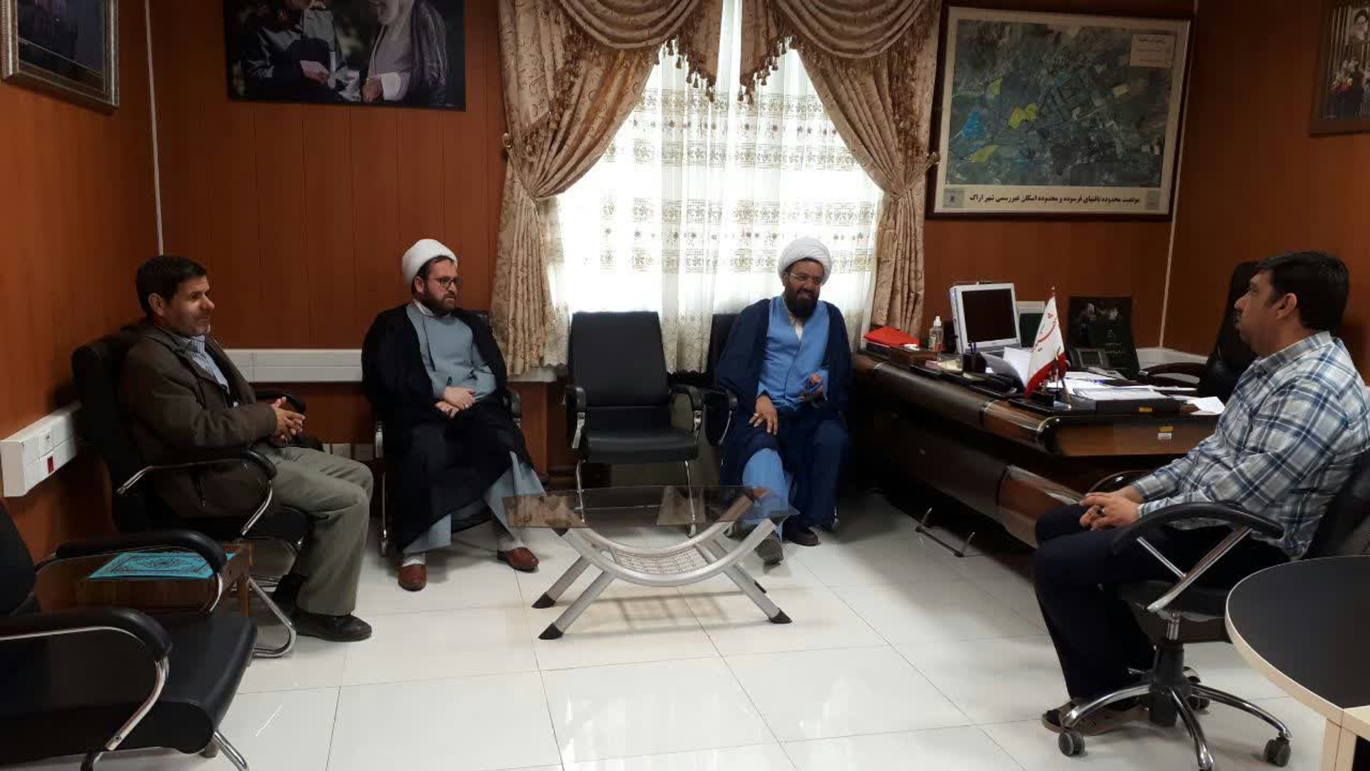 حضور حجت الاسلام و المسلمین خلیلی رئیس محترم شورای هماهنگی تبلیغات اسلامی استان مرکزی در دفتر فرماندار اراک دراین دیدار در خصوص هماهنگیهای لازم جهت راهپیمایی روز قدس مورد بحث وتبادل نظر قرار گرفت