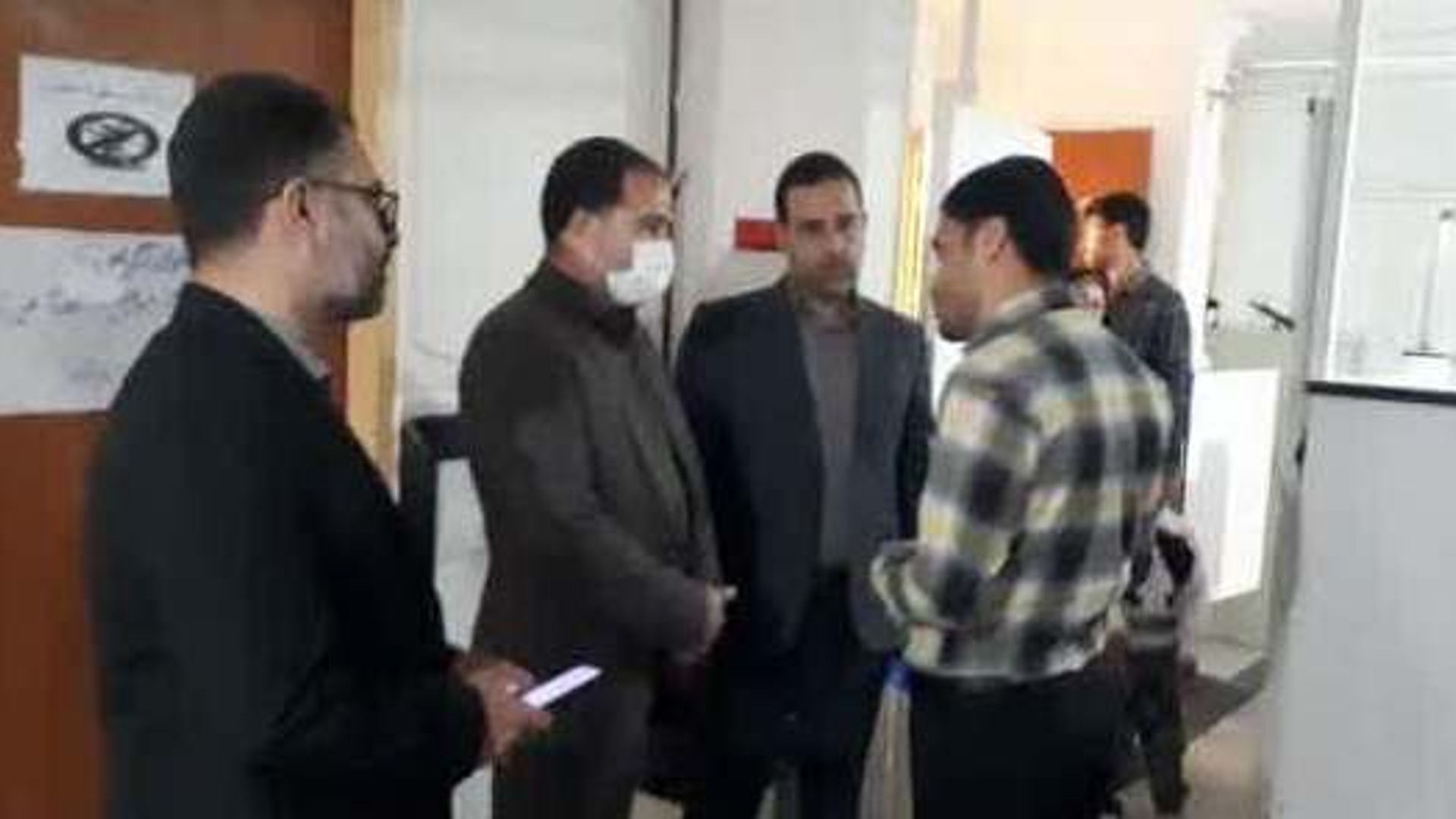 ""بازدید سرزده فرماندار خنداب از ادارات ""