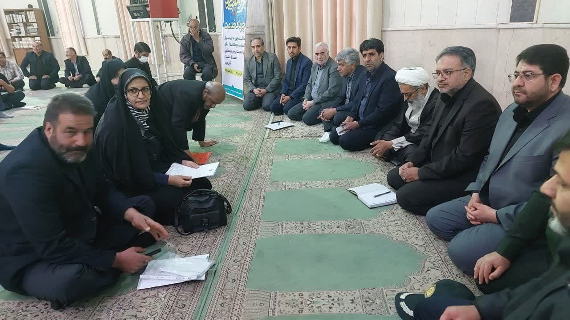 با عنایت به مشکلات و مراجعات متعدد مردم و همشهریان عزیزبه فرمانداری  در خصوص مشکلات ثبتی در شهرستان با هماهنگی فرماندار شهرستان تفرش وریاست اداره ثبت شهرستان میز خدمت ورایحه خدمت  تشکیل شد.