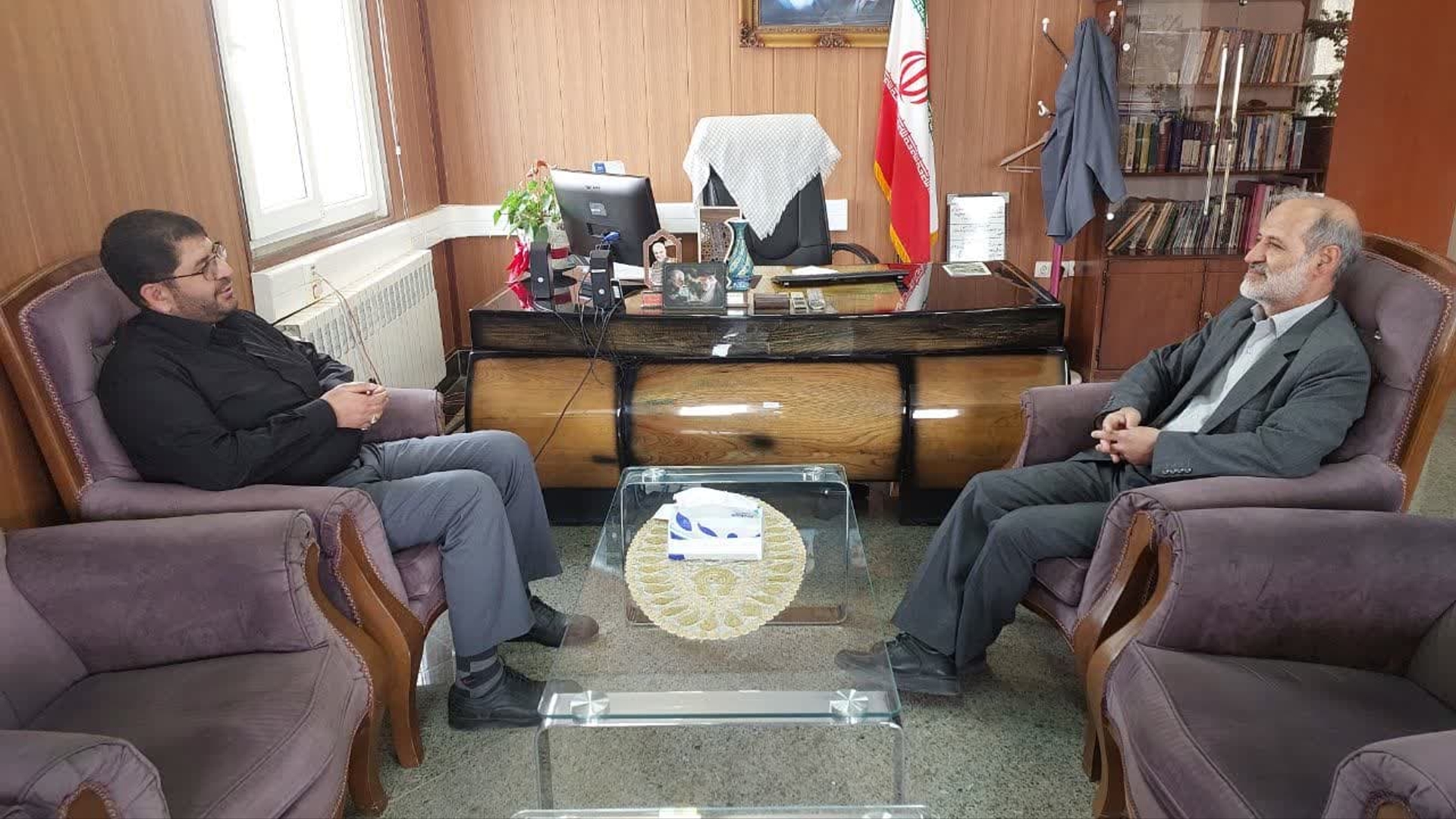 احمدی پور رئیس دفتر نظارت با محمد رضا رضایی فرماندار شهرستان تفرش دیدار و گفتگو کرد.