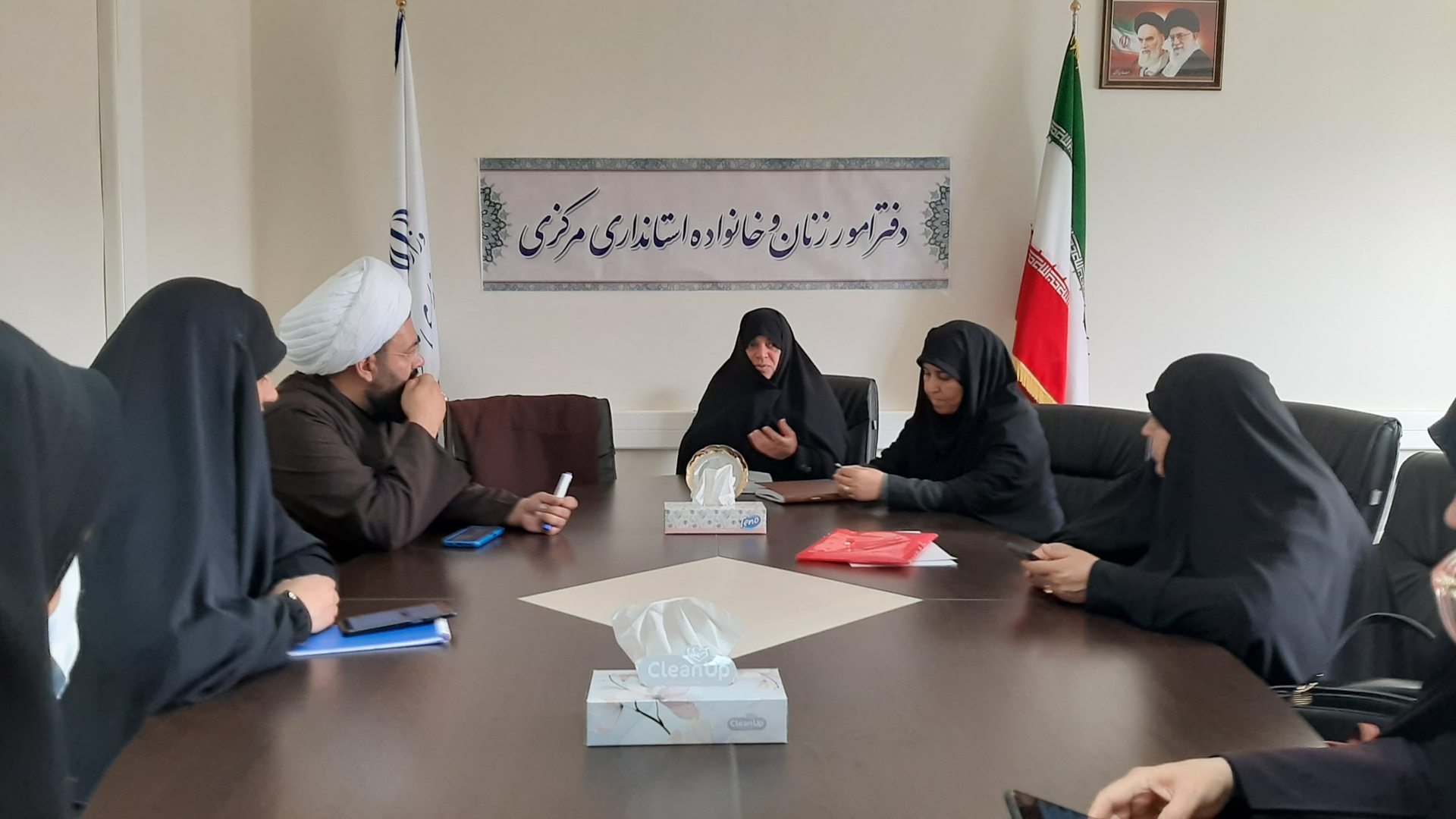 جلسه بوم جمعیتی استان به ریاست سرکار خانم مفتح زاده و با حضور حجت الاسلام تاج آبادی دبیر جبهه فرهنگی انقلاب اسلامی و دبیر مجمع فعالان جمعیت استان و کارشناس علوم پزشکی و کارشناس دفتر در محل دفترامورزنان و خانواده تشکیل گردید .  ٢٢-٠١-١٤٠٢