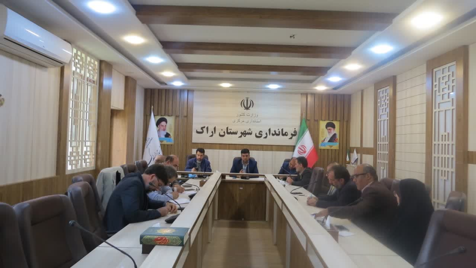 نخستین نشست هیات امنای خانه تاریخی امیرکبیر با دعوت رئیس هیات امنا وفرماندار اراک با حضور دلشادی مدیرکل فرهنگ وارشاد اسلامی استان، قدیری بخشدار مرکزی اراک ودیگر مدعوین جلسه وعضو هيأت امنا خانه تاریخی امیر کبیر در محل سالن جلسات فرمانداری اراک برگزار گردید