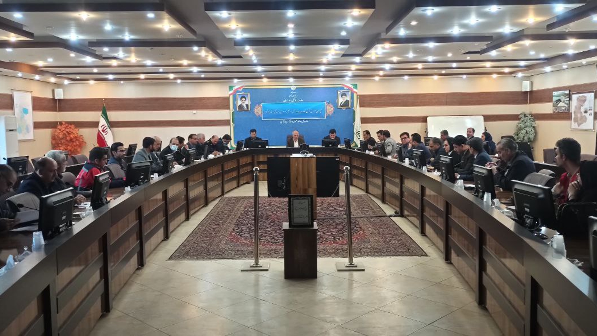 کمیسیون اجرایی آیین نامه مدیریت حمل و نقل و سوانح رانندگی و جلسه ستاد اجرایی خدمات سفر استان مرکزی برگزار شد