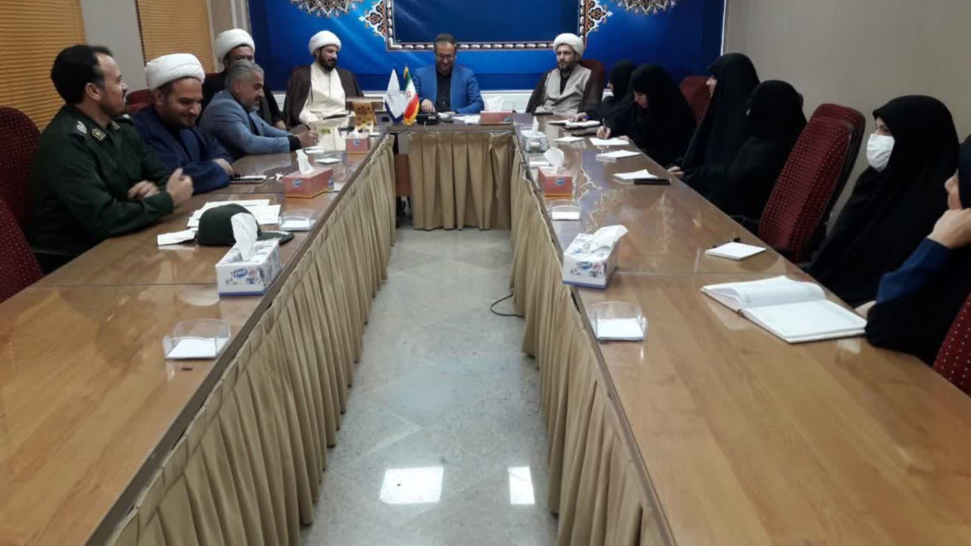 جلسه هماهنگی  تشکیل ستاد مردمی جوانی جمعیت با حضور مفتح زاده ، مدیر کل امور زنان وخانواده استانداری و آقا محمدی معاون دفترامور زنان و خانواده  و حجت الاسلام  تاج آبادی و حجج الاسلام سعیدی و شطی ، ائمه جمعه شهرهای کمیجان و میلاجرد و بداقی معاون سیاسی امنیتی و اجتماعی فرمانداری  و  حجت الاسلام محمودی معاون فرهنگی بنیاد علوی به ریاست ابراهیم رستمی فرماندار کمیجان برگزار و هماهنگی لازم جهت تشکیل دبیرخانه و ستاد مردمی  جمعیت در شهرستان انجام  گردید  .  ٢٤-٠١-١٤٠٢