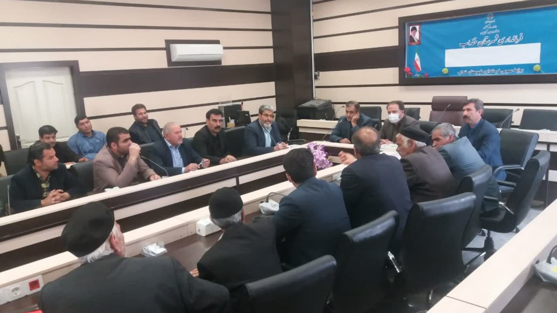 بررسی برخی از مسائل و مشکلات کشاورزان شهرستان خنداب با حضور مدیر آب منطقه ای استان مرکزی