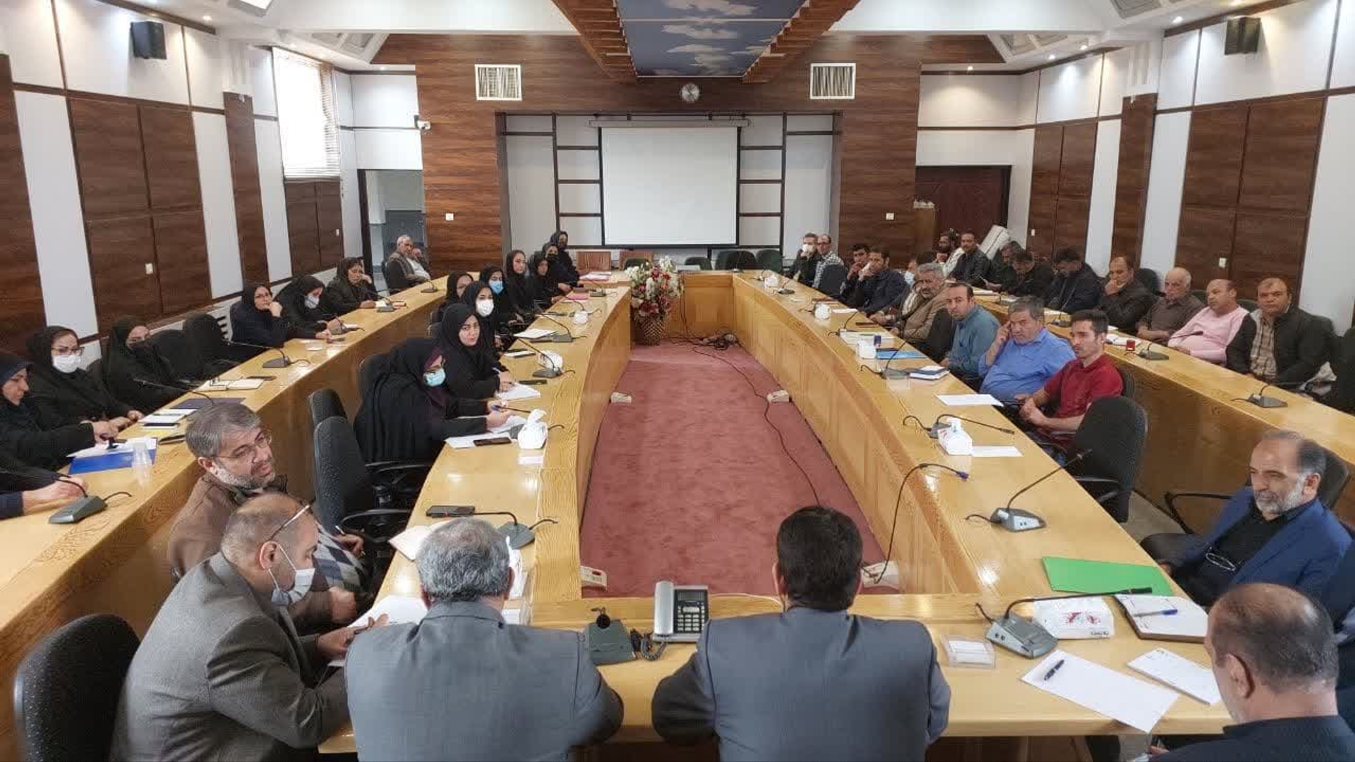 صبح امروز اولین همایش دهیاران بخش مرکزی شهرستان تفرش در سال ۱۴۰۲ به ریاست محمد رضا رضایی فرماندار و با حضور ولی الله بیاتی نماینده مردم شهرستان در مجلس شورای اسلامی، علی عسکری مدیر کل بنیاد مسکن انقلاب اسلامی استان، محسن درودیان بخشدار مرکزی، در سالن جلسات فرمانداری تشکیل گردید.