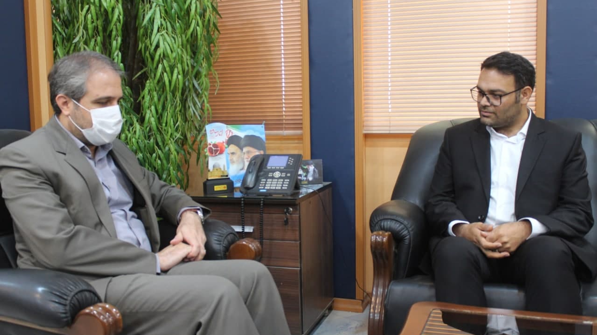 نشست حسن حسین زاده نماینده جدید خبرگزاری جمهوری اسلامی ایران (ایرنا) در ساوه با مهدی الیاسی معاون استاندار و فرماندار ویژه شهرستان ساوه