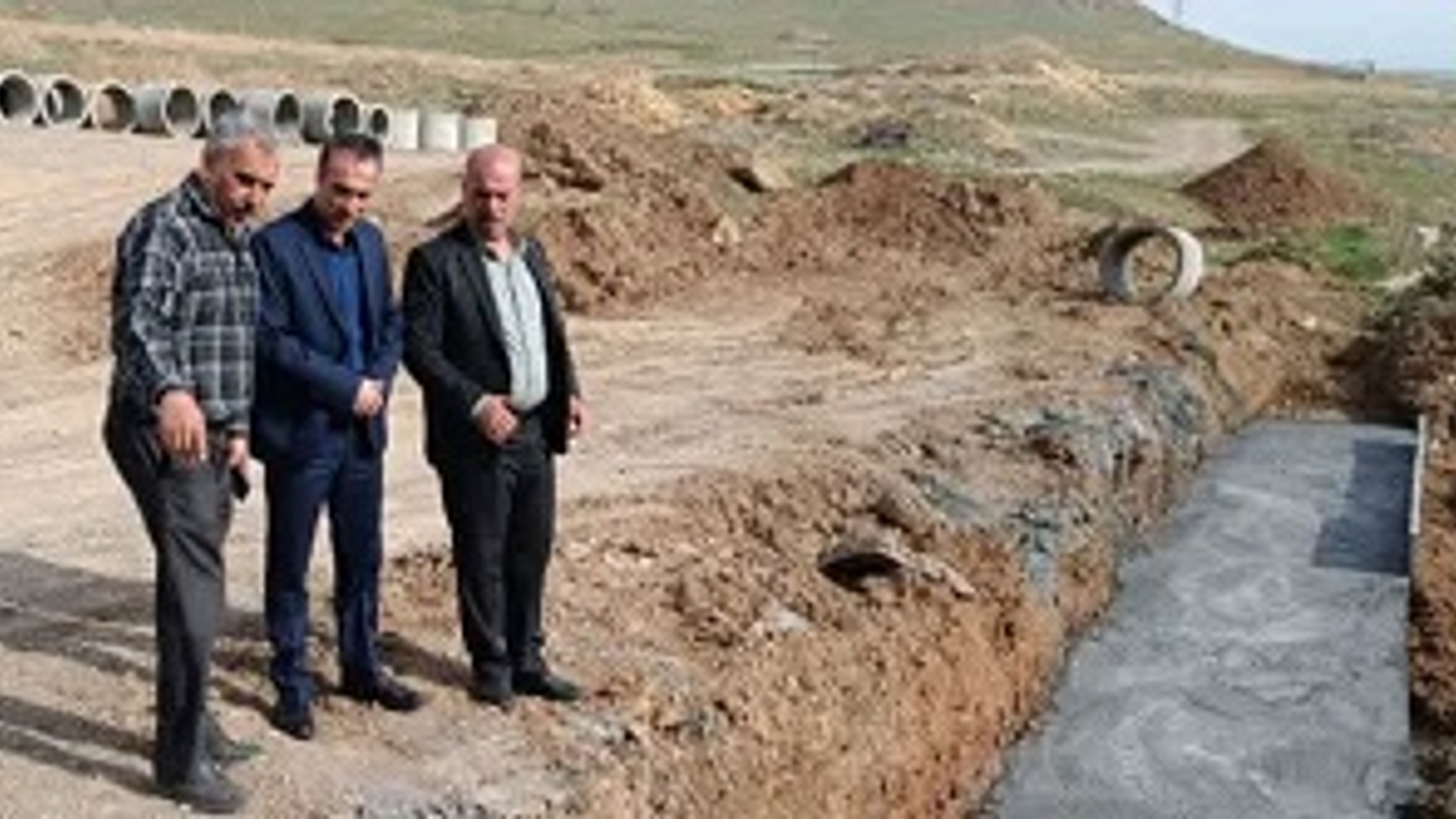 بازدید میدانی معاون فرماندار شهرستان شازند از پروژه در حال احداث پل خروجی شهر شازند