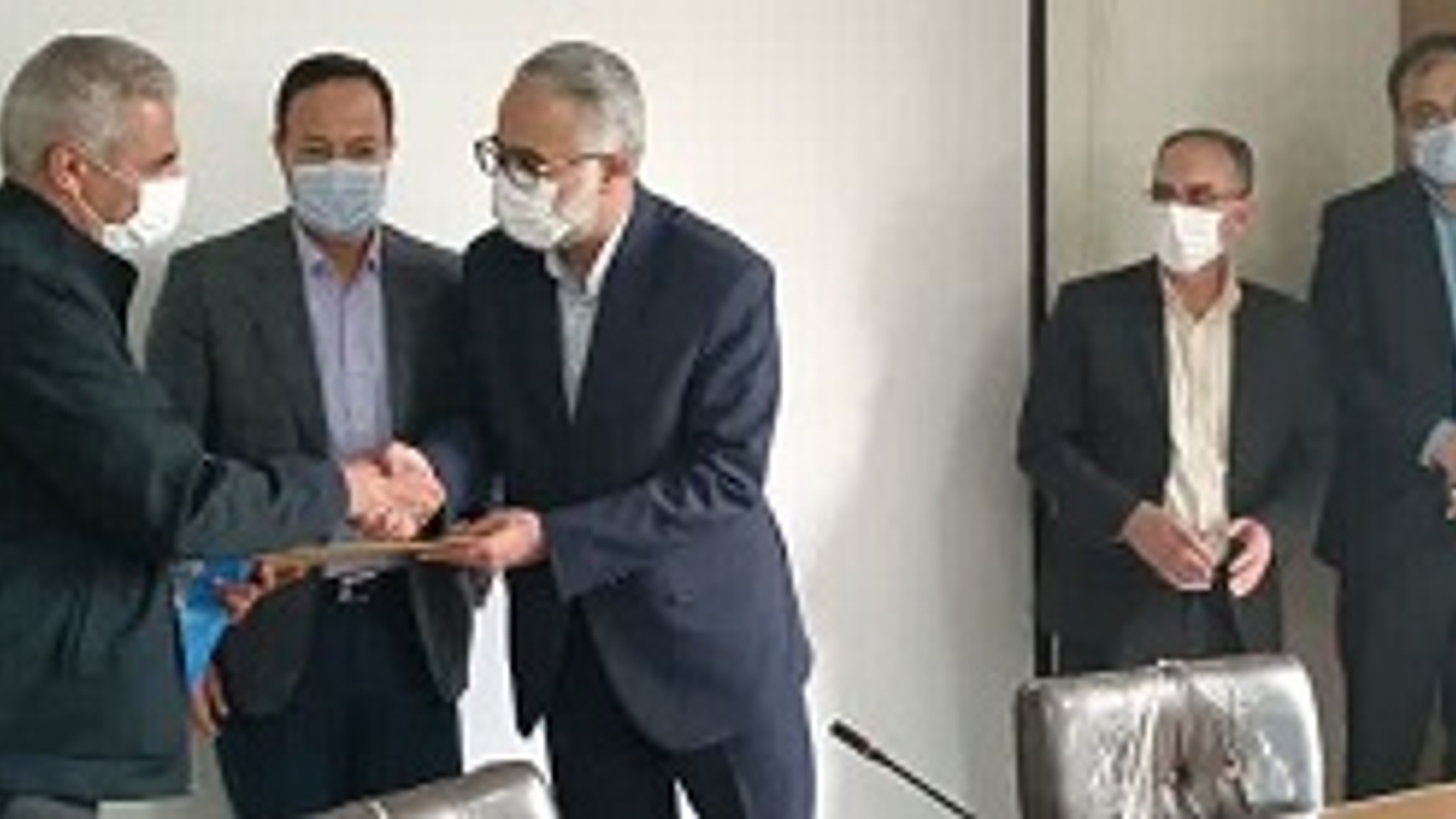 برگزاری آئین تکریم و معارفه سرپرست شبکه بهداشت و درمان شهرستان شازند