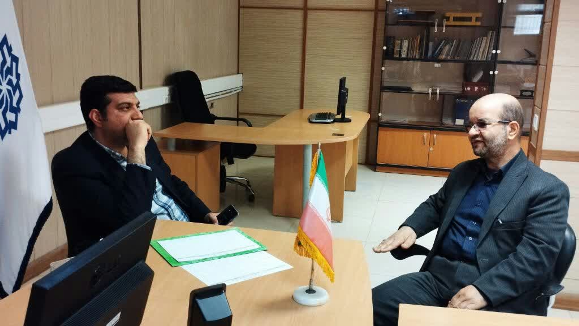 امیر هادی  فرماندار شهرستان اراک با حضور در مرکز سامد استانداری مرکزی، پاسخگوی سوُالات، درخواست ها، پیشنهادات و شکایات تلفنی مردم شهرستان اراک بود.