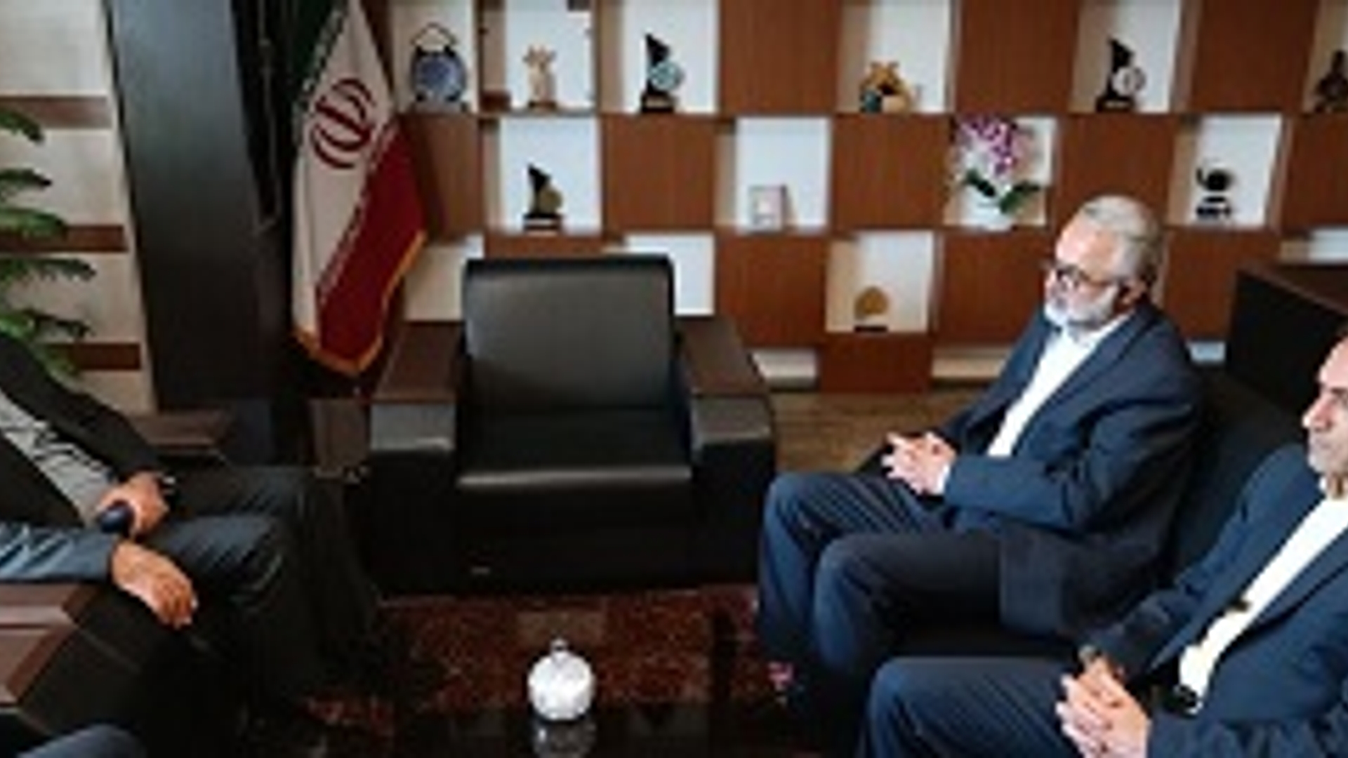 دیدار و نشست معاونین فرماندار با مدیرکل تعزیرات حکومتی استان مرکزی