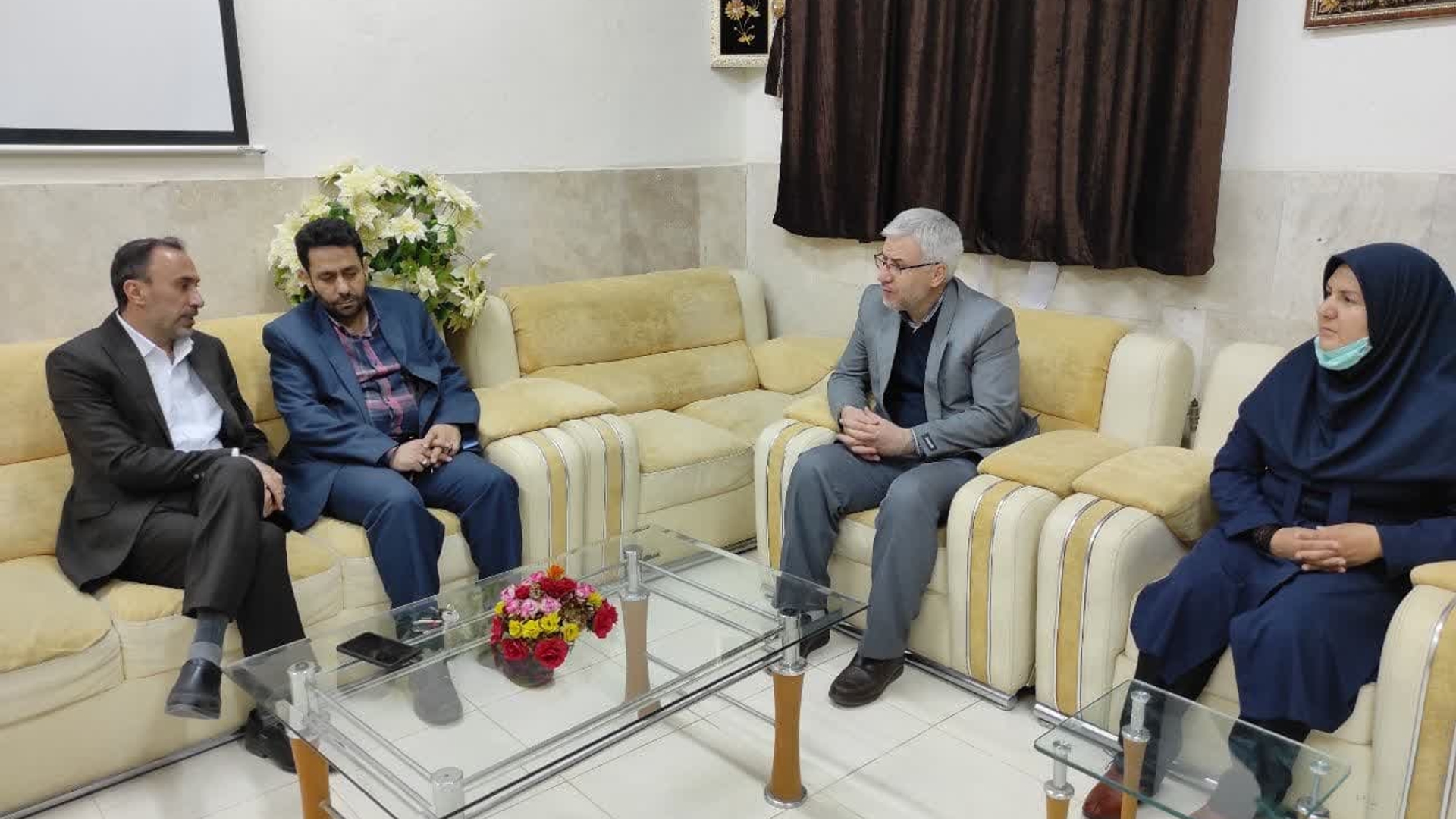 نشست بررسی مشکلات مرکز نگهداری دختران معلول ذهنی بالای 14 سال ثامن الحجج (ع) خمین برگزار شد