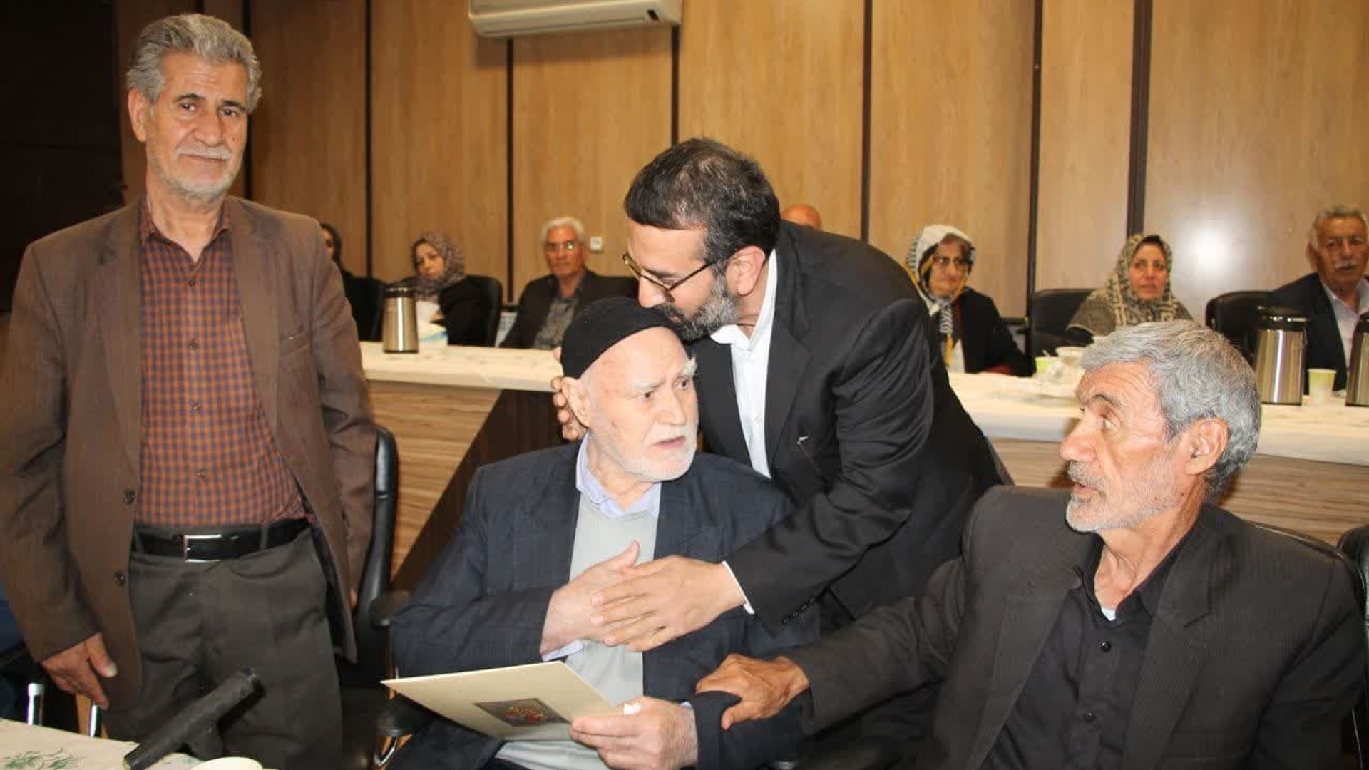 ضیافت افطاری سالمندان