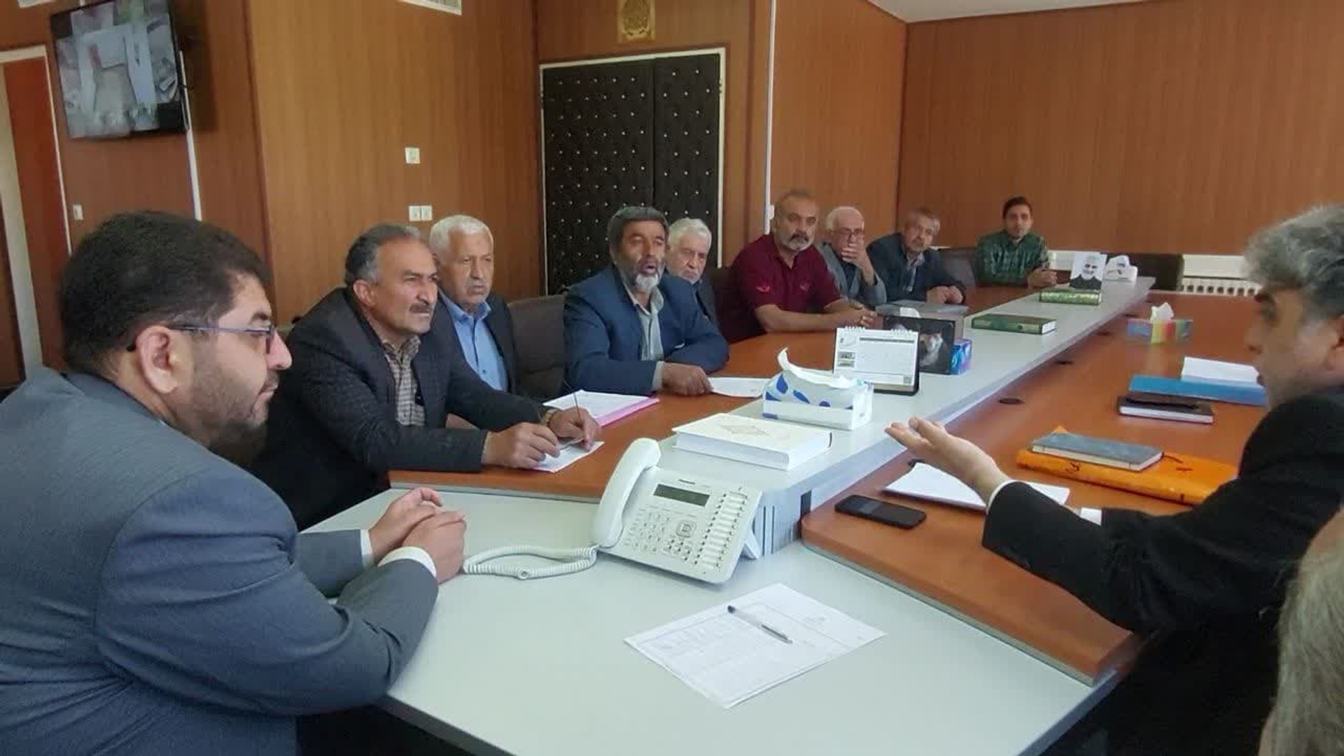 جلسه بررسی فعالیت معدن نقره کمر  به ریاست محمد رضا رضایی فرماندار شهرستان تفرش و با حضور مدیر کل سازمان صمت استان مرکزی و جمعی از کشاورزان منطقه نقره کمر تشکیل و برگزار شد.