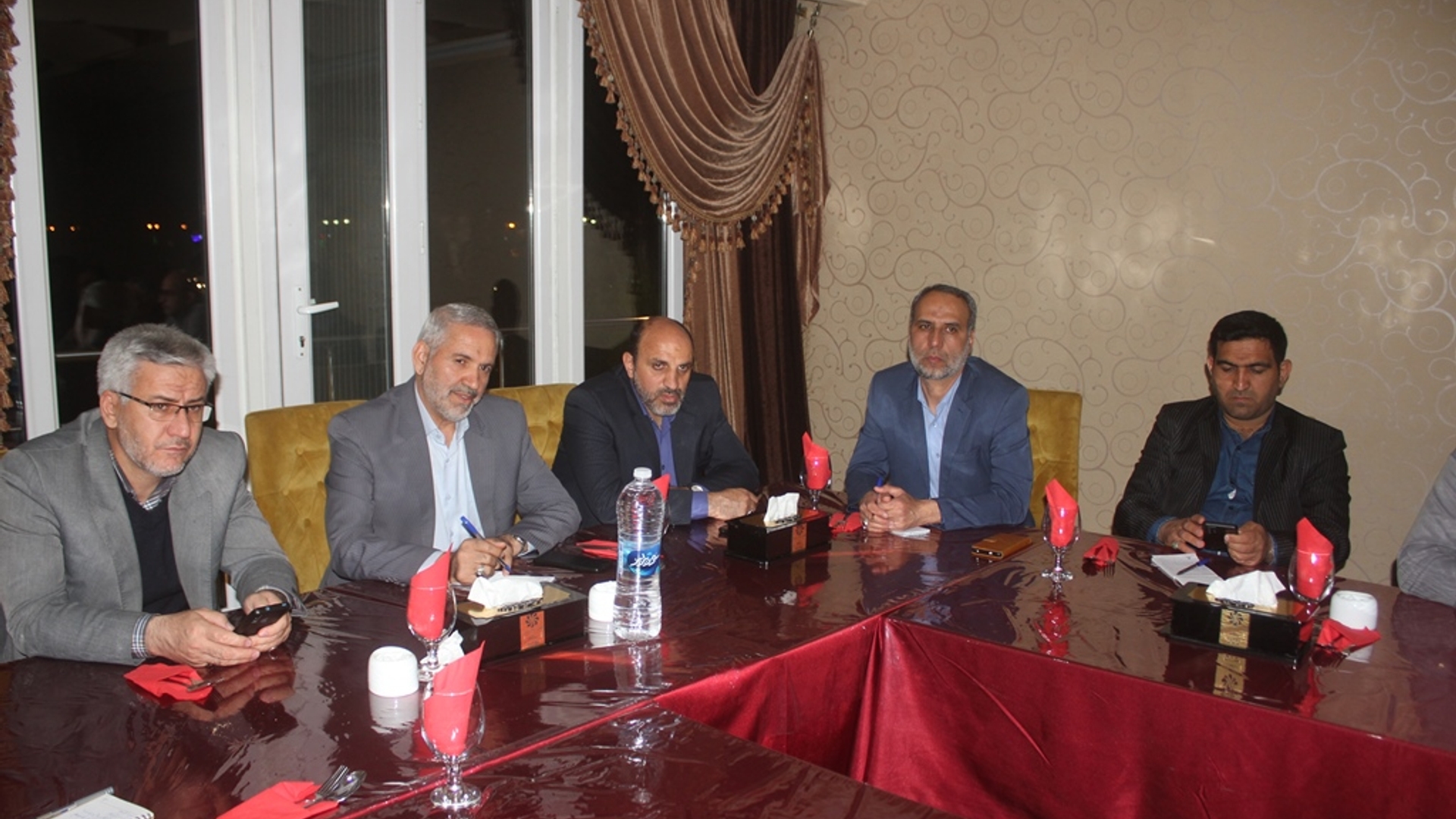 نشست بررسی مسائل و مشکلات واحدهای صنعتی شهرستان خمین برگزار شد