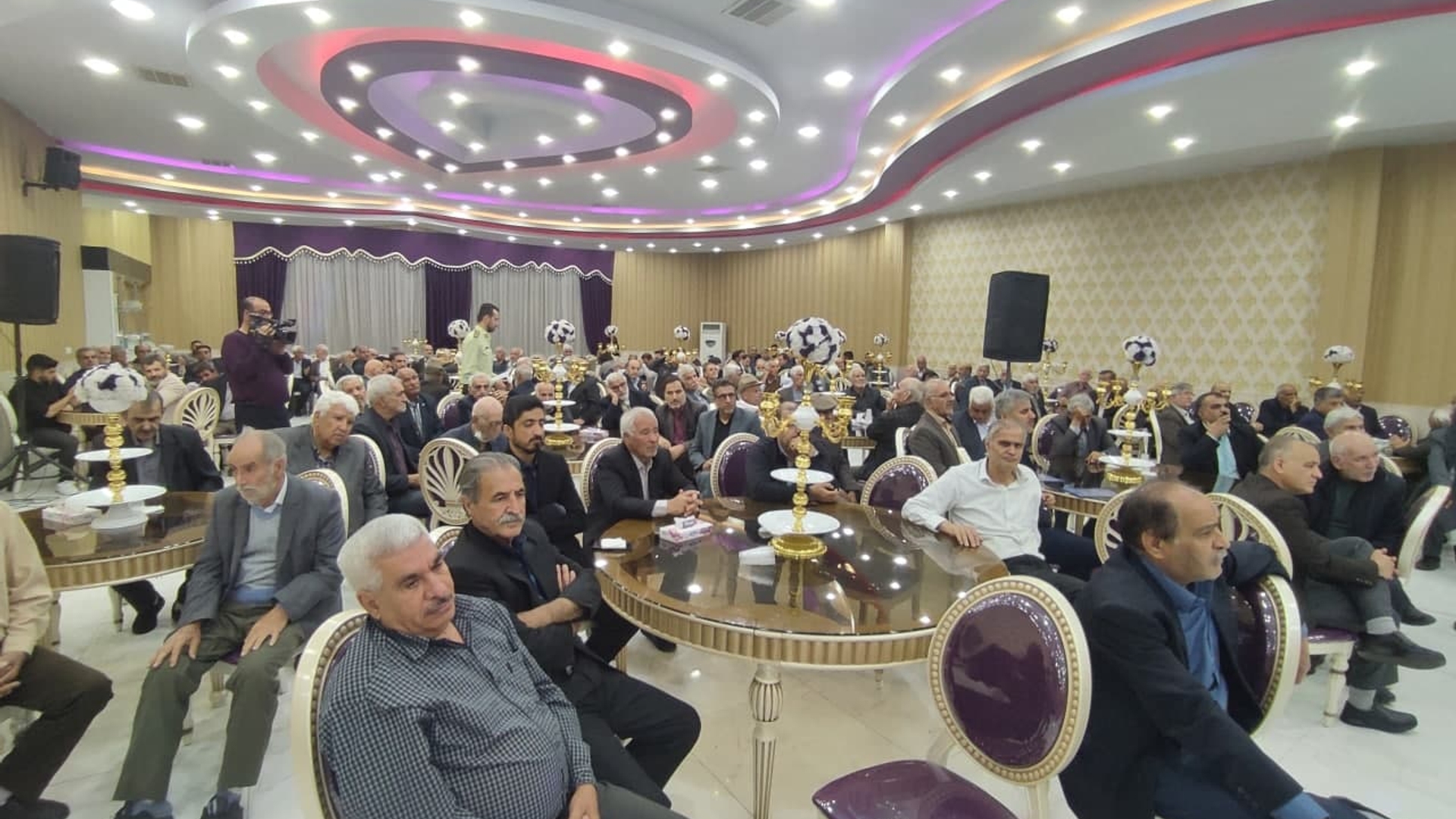 تجلیل از پیشکسوتان و بازنشستگان نیروی انتظامی در ساوه