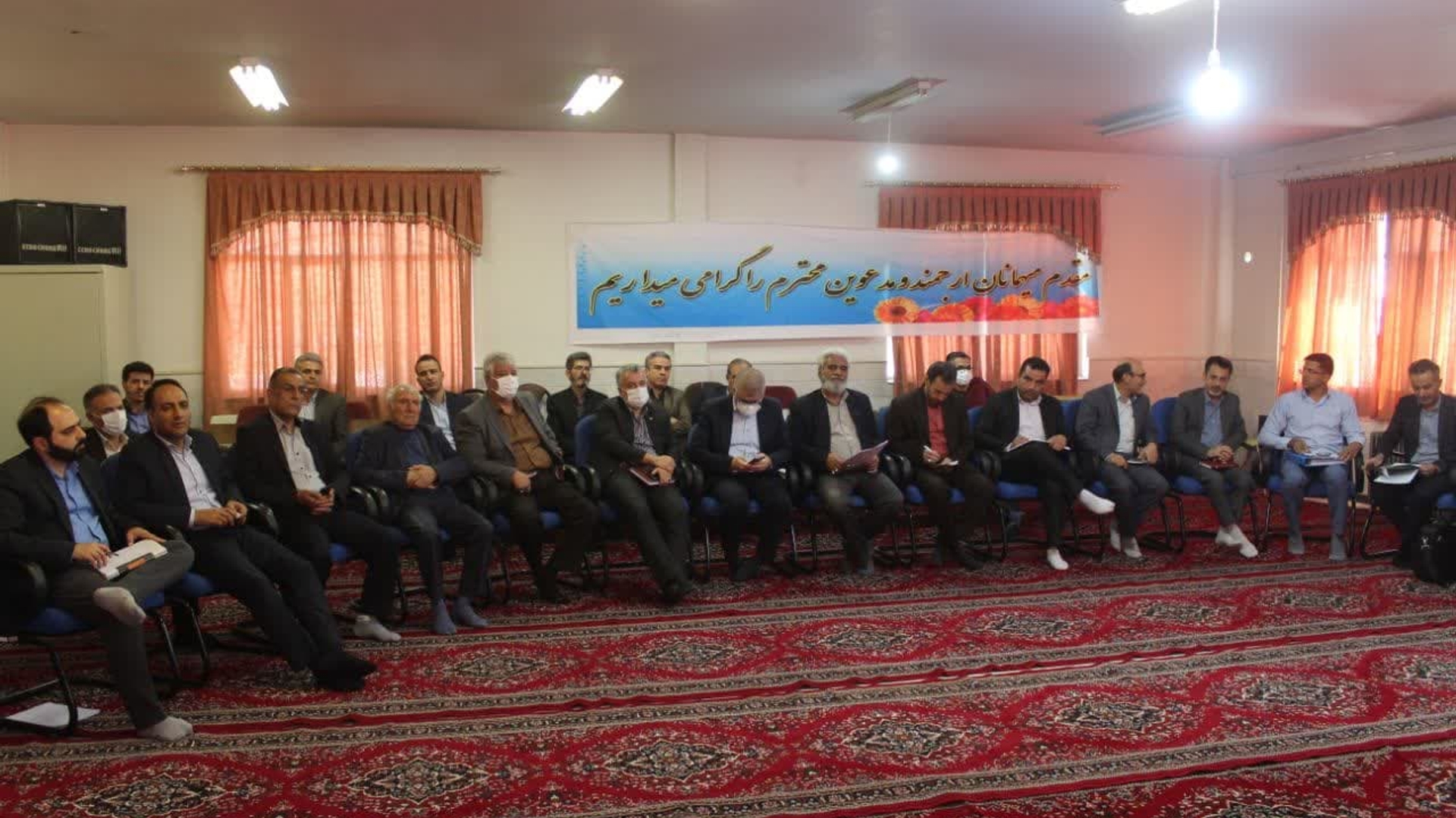 جلسه بررسی مسائل و مشکلات حوزه مسکن و اراضی بخش نوبران با حضور اسدی معاون هماهنگی امور عمرانی استاندار مرکزی