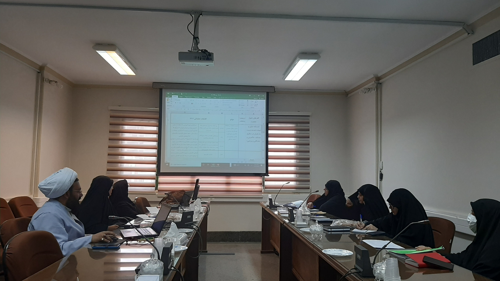 جلسه بوم جمعیتی استان به ریاست خانم مفتح زاده  مدیر کل امور زنان  و خانواده استانداری مرکزی و با حضور حجت الاسلام  تاج آبادی دبیر جبهه فرهنگی انقلاب اسلامی و دبیر مجمع فعالان جمعیت استان و سایر اعضا در  محل سالن جلسات طبقه دوم برگزار  گردید  .  ١٤٠٢-٠٢-٠٥