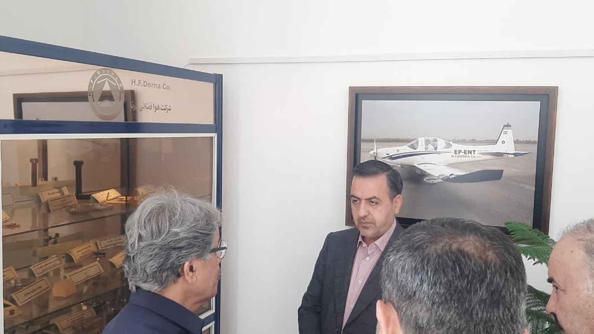 بازدید معاون هماهنگی امور اقتصادی وتوسعه منطقه ای استاندار  ازشرکت هوا فضایی درنا درشهرک صنعتی شمس آباد تهران
دراین بازدید مدیران اداره کل صمت وفرودگاه اراک حضور داشتند

زمینه سرمایه گذاری یکی از صنایع بزرگ بخش خصوصی استان برای تولید هواپیمای مقیاس کوچک فراهم گردید


چهارشنبه ۶ اردیبهشت ۱۴۰۲