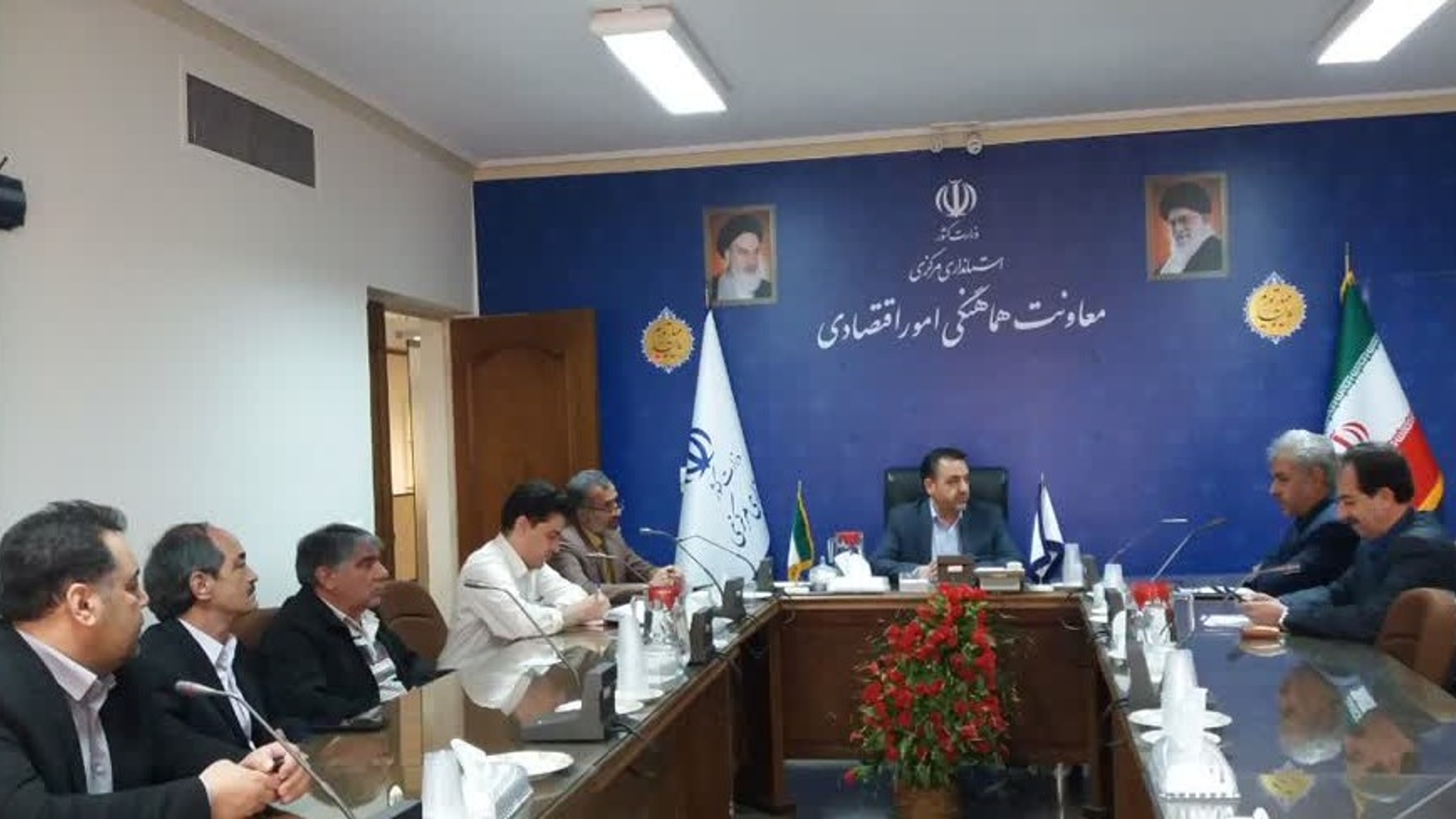 .جلسه بررسی تولید وتوزیع مرغ در استان به ریاست میرزاخانی معاون هماهنگی امور اقتصادی و توسعه منطقه ای استاندار و با حضور مدیرکل دفتر هماهنگی امور اقتصادی و اعضای مربوطه برگزارشد 
در این جلسه  به رفع موانع تولید و توزیع مرغ در استان پرداختندو پس از بحث و تبادل نظر تصمیمات لازم اتخاذ گردید

سه شنبه ۶ اردیبهش ۱۴۰۲