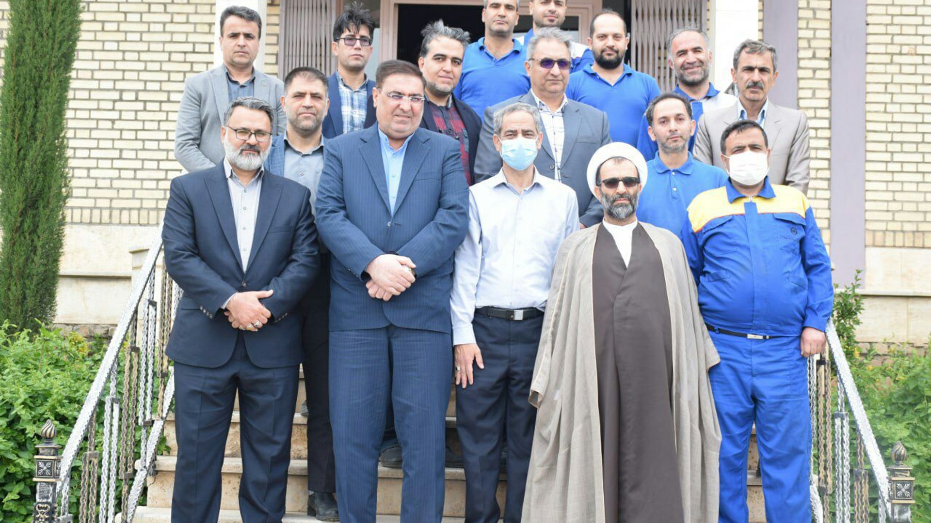 حضور فرماندار شهرستان محلات در بین کارگران همزمان با هفته کار و گارگر