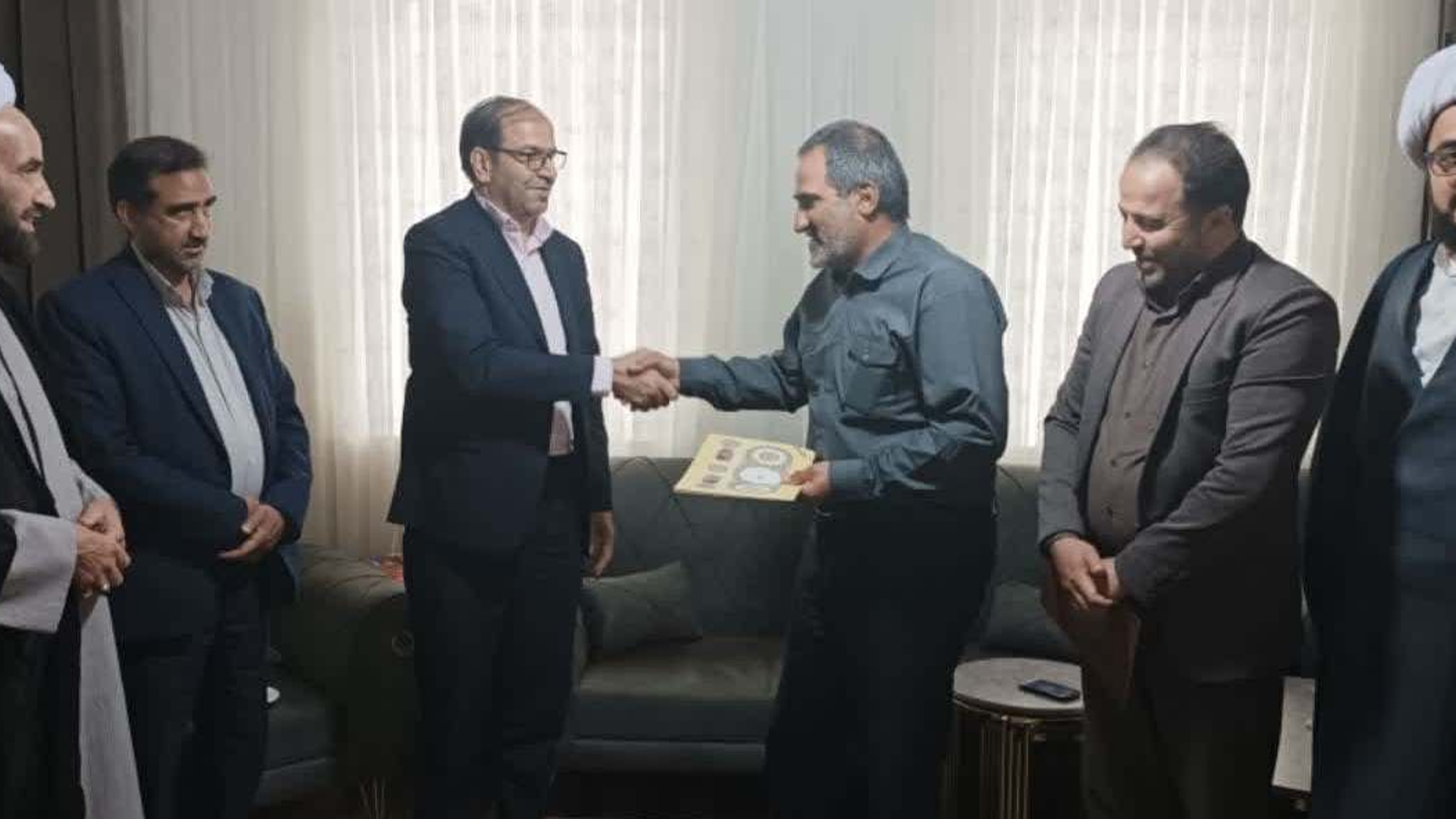 " دیدار فرماندار خنداب با خانواده ایثارگران"