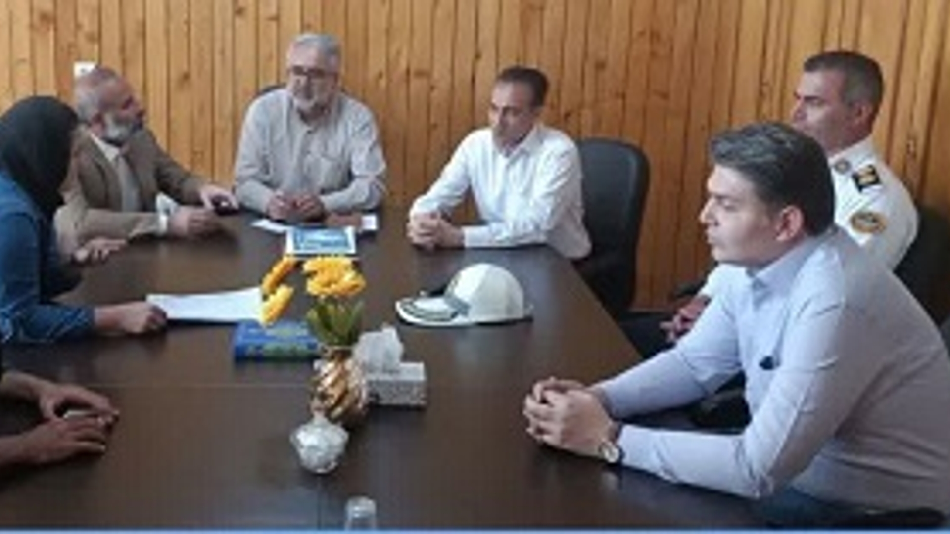 جلسه ساماندهی و رسیدگی به وضعیت روز بازارهای شهرهای شازند و آستانه برگزار شد .